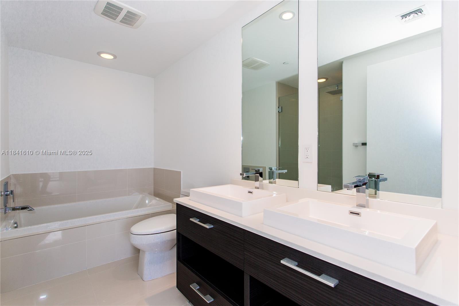 45 SW 9th St #3803, Miami, Florida image 9