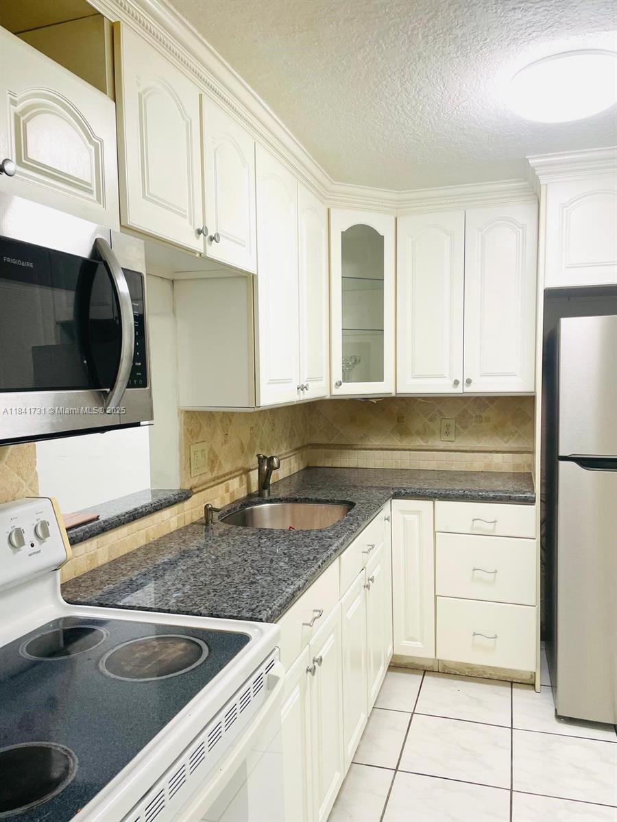 1401 NE 191st St #D111, Miami, Florida image 3