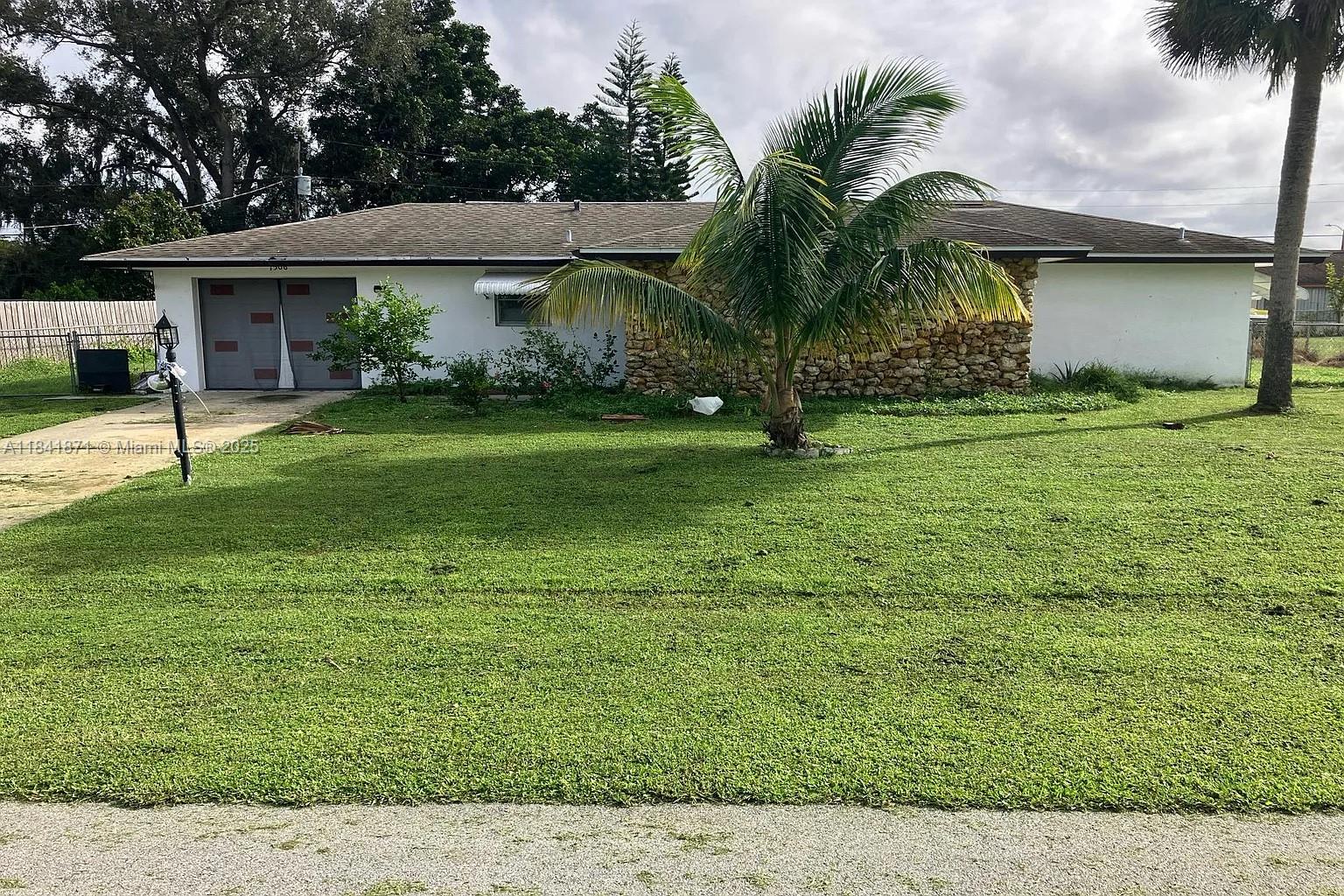 1506 Canal St, Lehigh Acres, Florida image 1