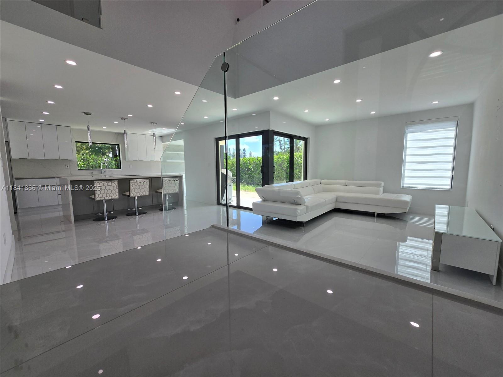 6711 SW 127th Pl, Miami, Florida image 1