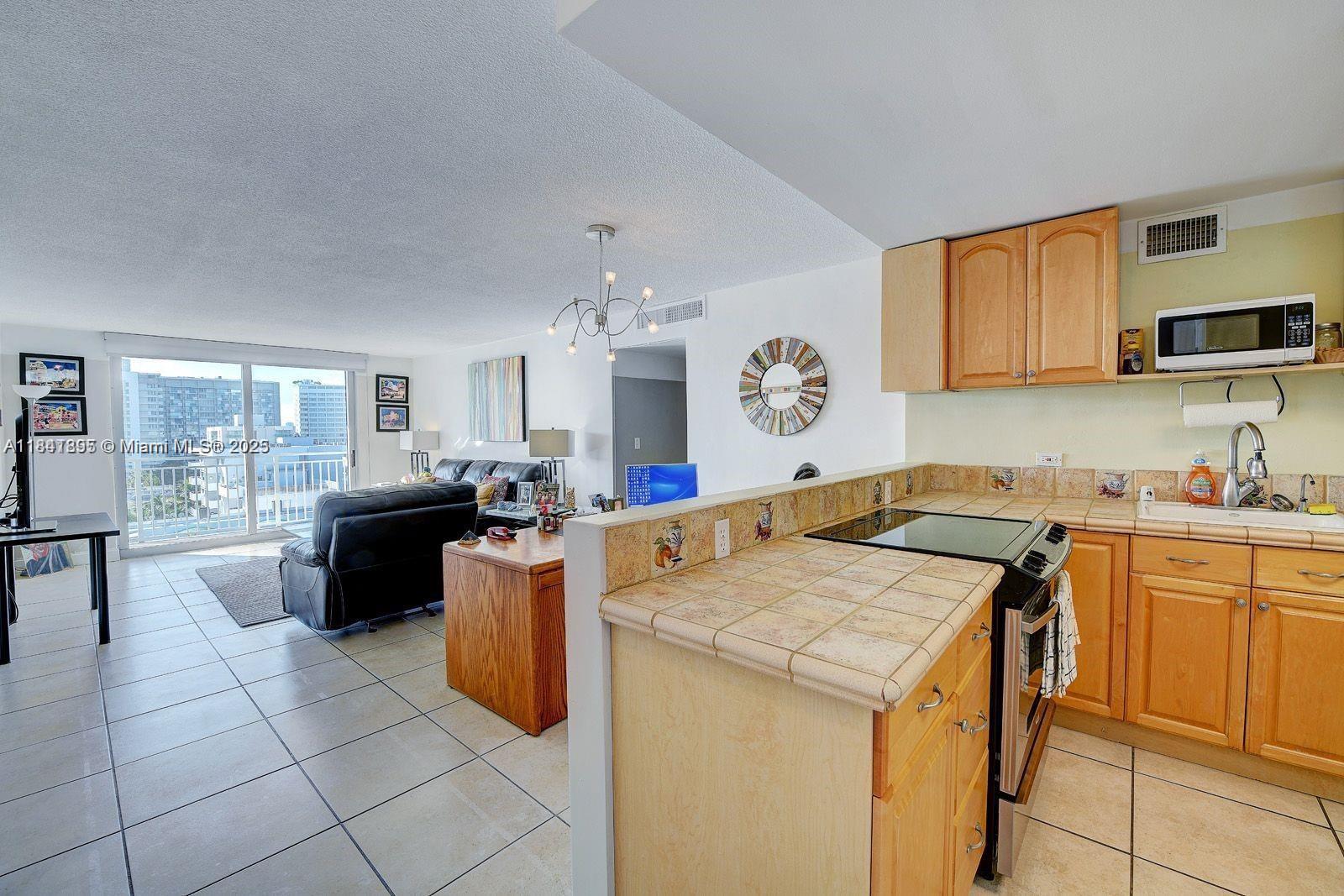 1045 10th St #907, Miami Beach, Florida image 6