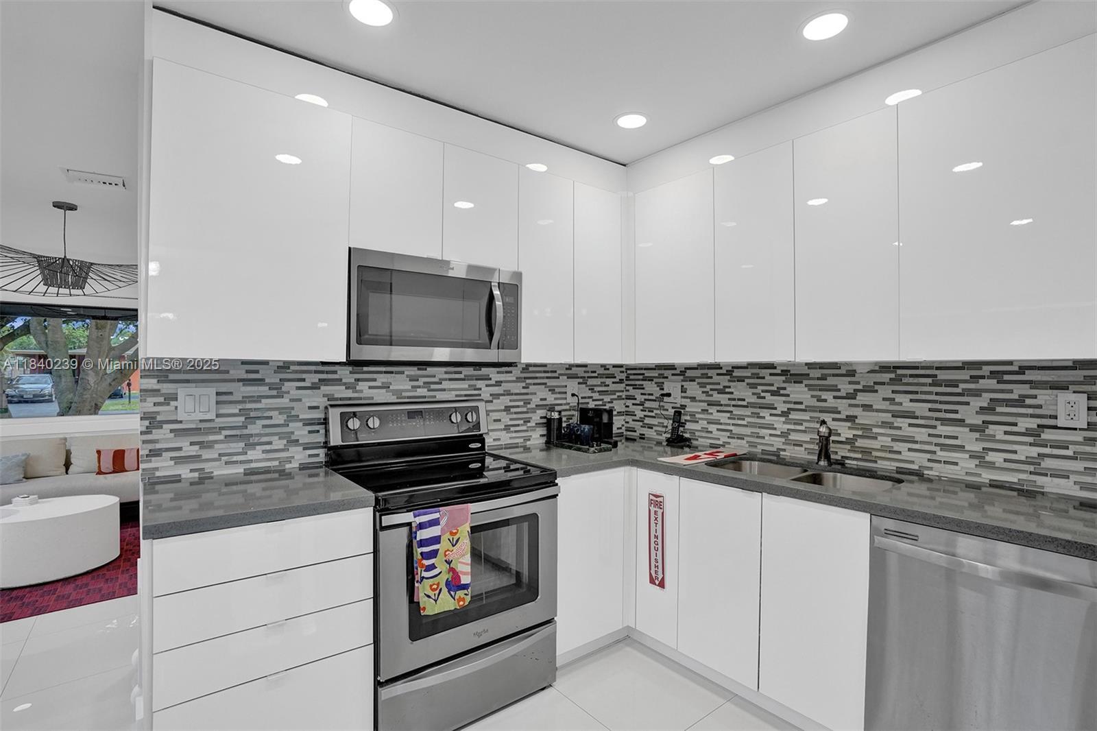 1605 NW 7th Ter, Fort Lauderdale, Florida image 11