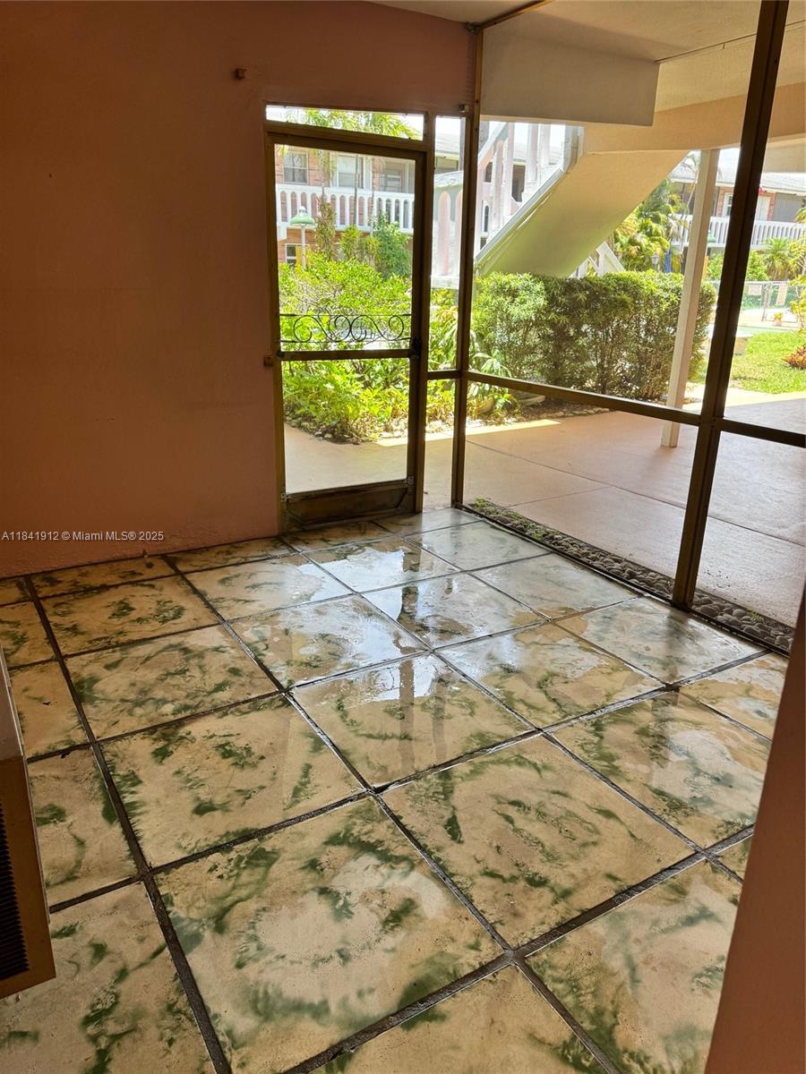 160 NE 8th Ave #11A, Hallandale Beach, Florida image 1