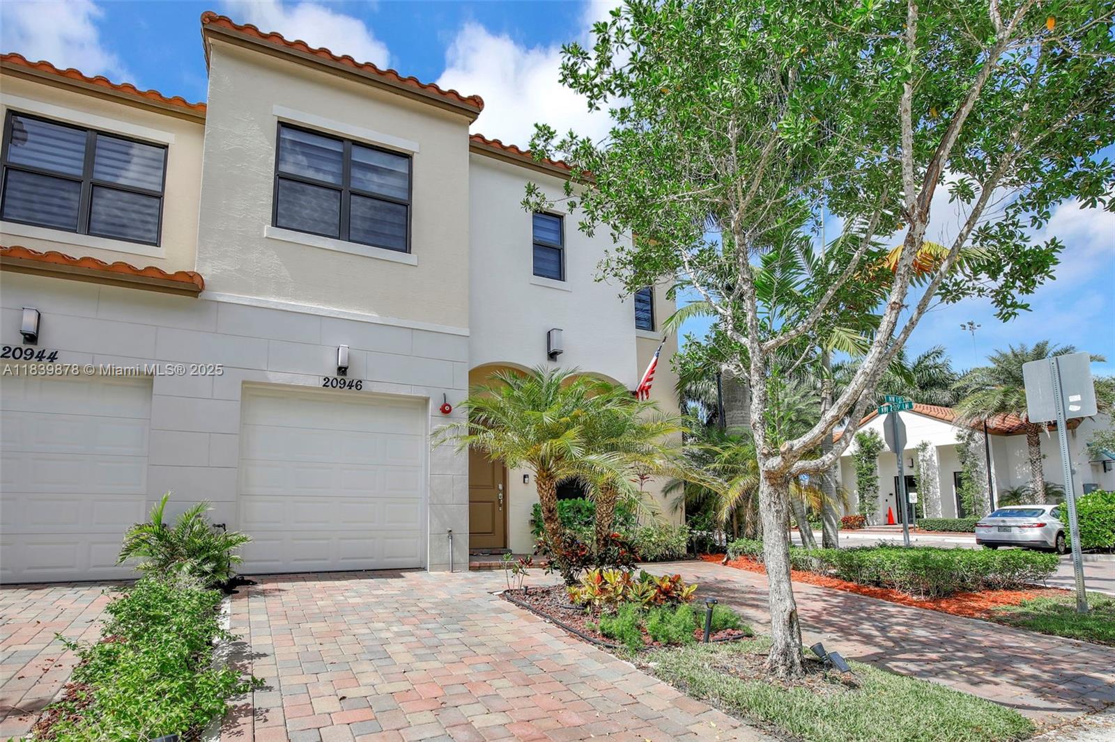 20946 NW 1st St, Pembroke Pines, Florida image 2