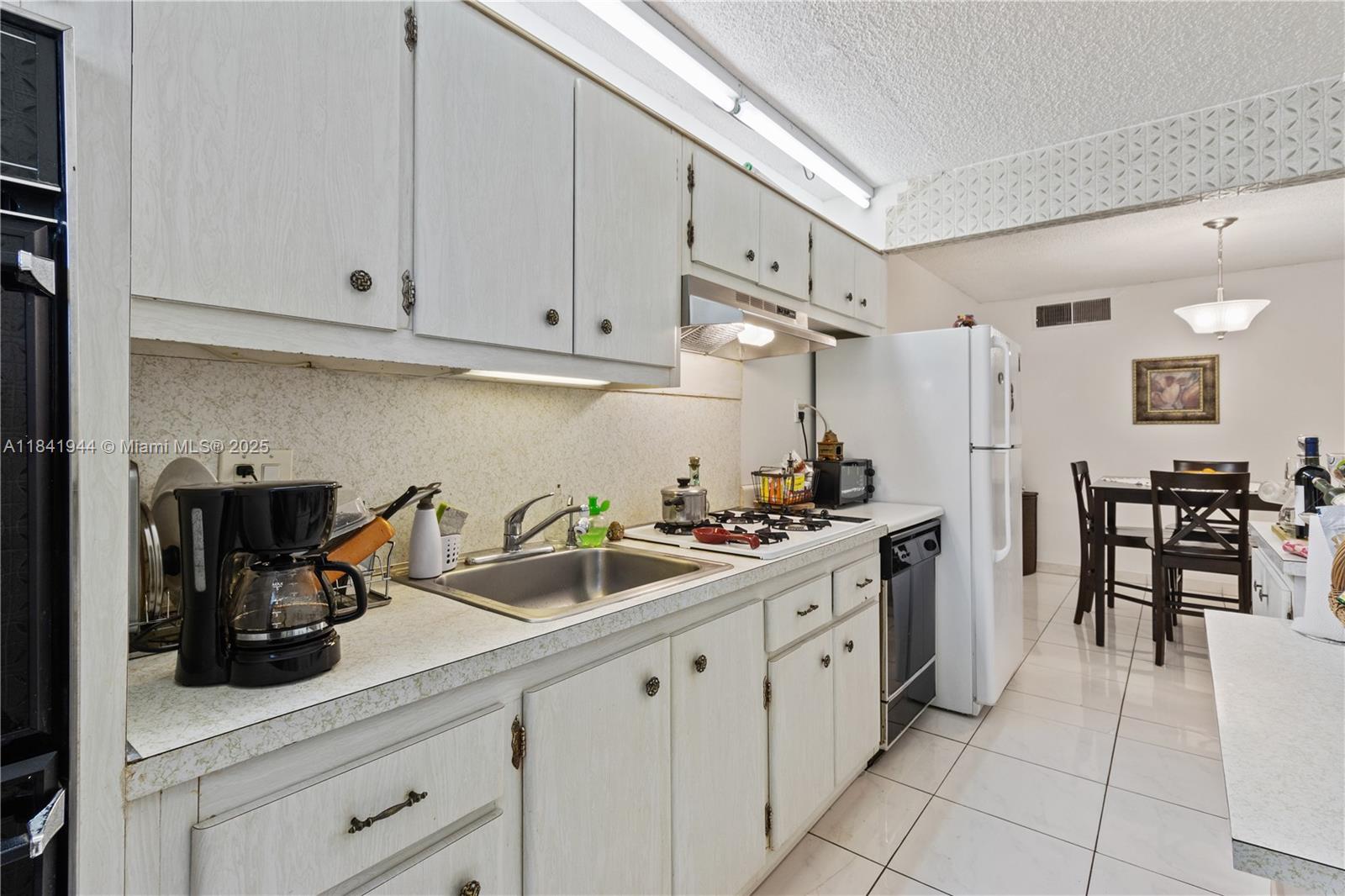 165 NE 203rd Ter #C20, Miami Gardens, Florida image 7
