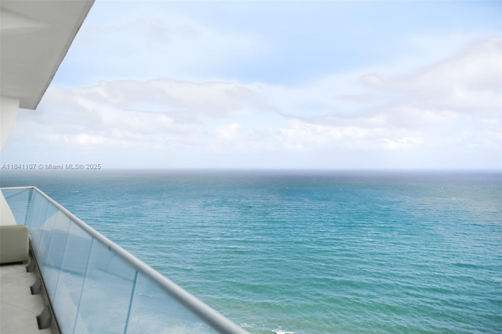 Apartamento à Venda em Sunny Isles Beach, FL