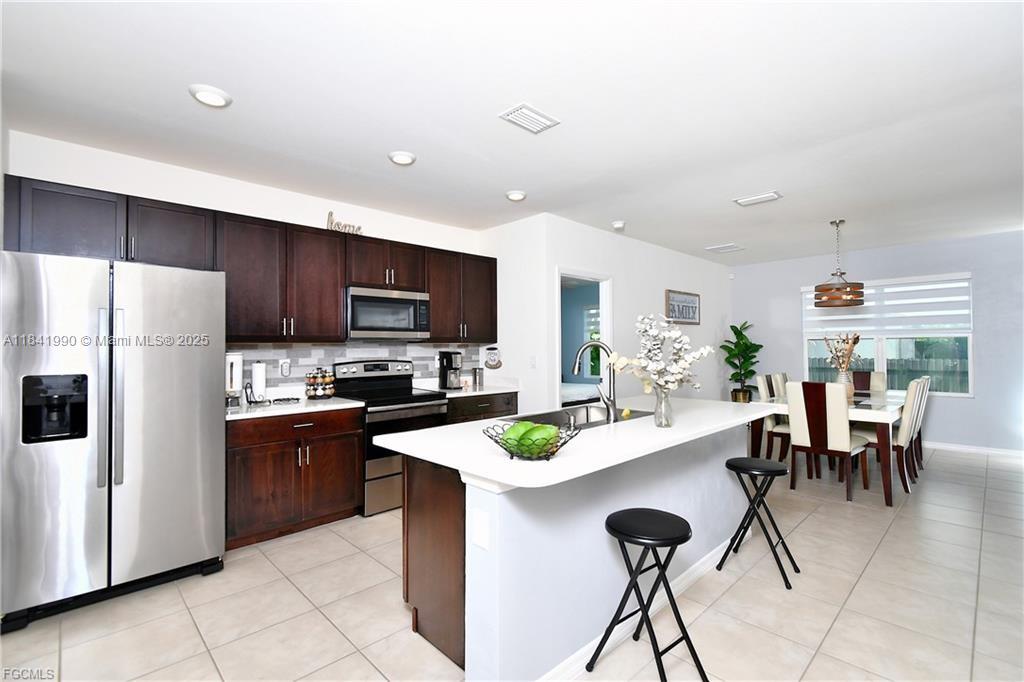1022 NW 21st Terr, Cape Coral, Florida image 12