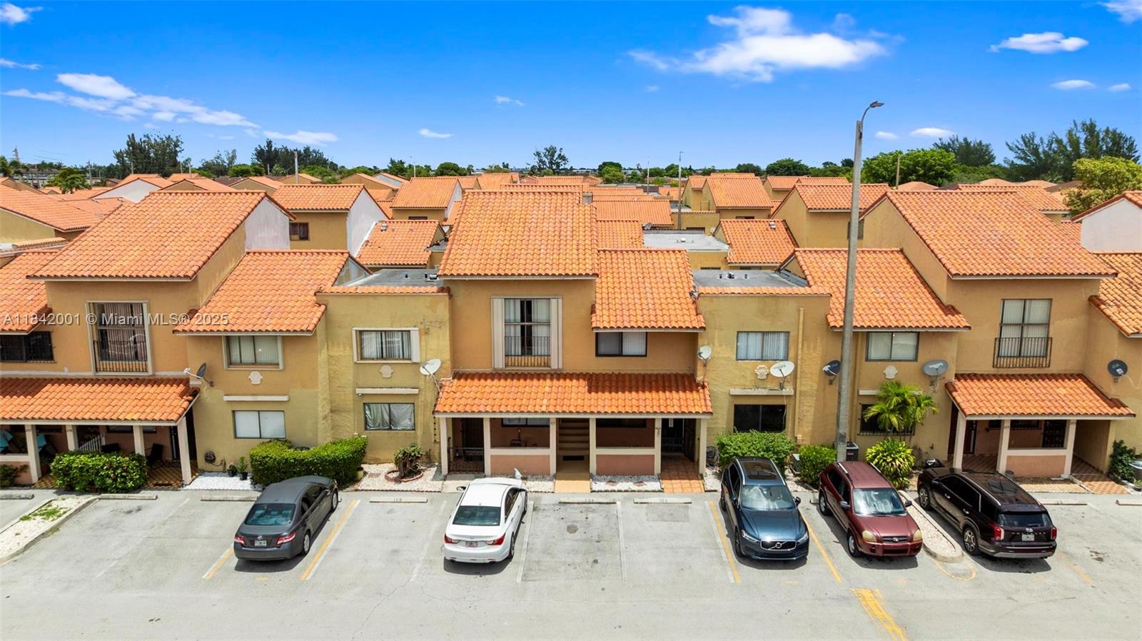 2735 W 61st Pl #204, Hialeah, Florida image 1