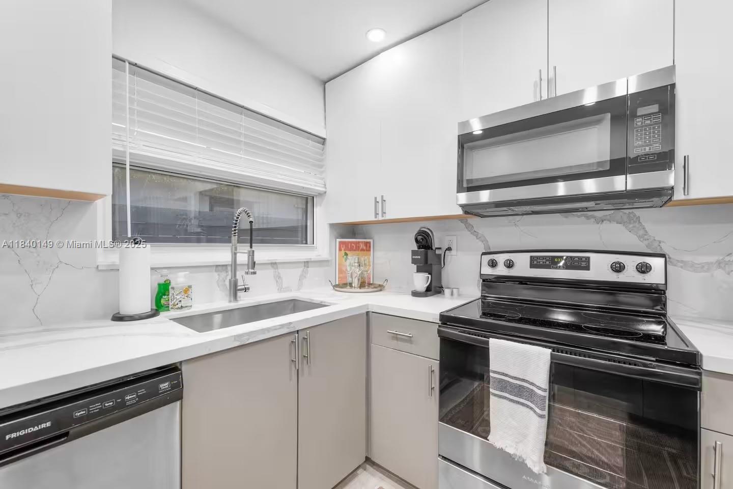 1469 NW 10th St, Dania Beach, Florida image 4