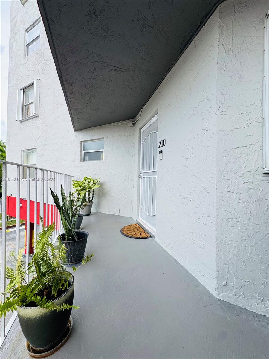 1750 W 46th St #210, Hialeah, Florida image 1