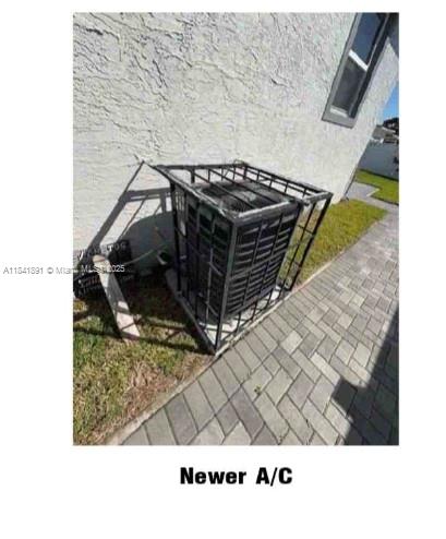 100 NW 8th Ave, Hallandale Beach, Florida image 14