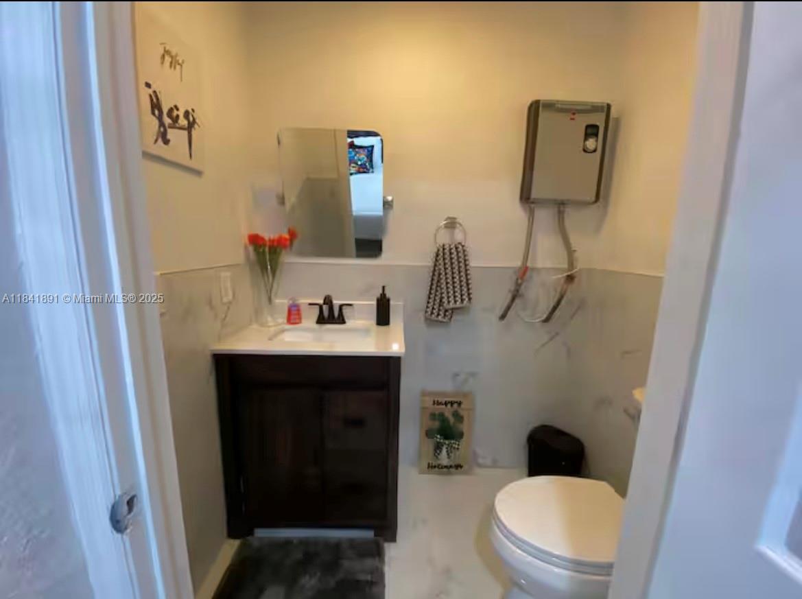 100 NW 8th Ave, Hallandale Beach, Florida image 24