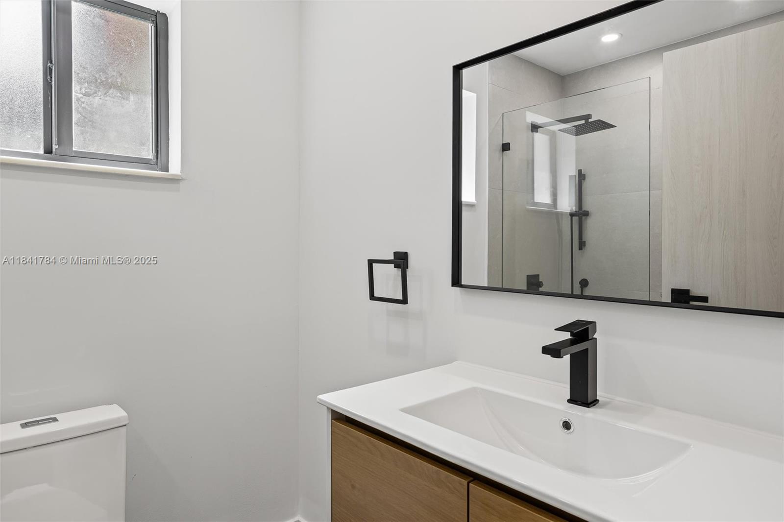 2180 NE 190th Ter, Miami, Florida image 32