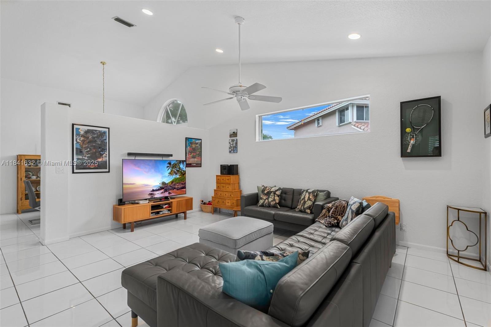 1530 NW 182nd Ter, Pembroke Pines, Florida image 21