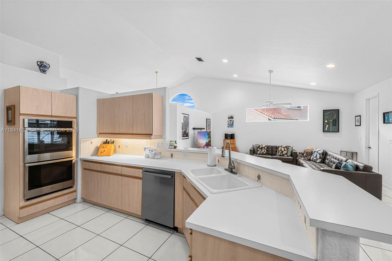 1530 NW 182nd Ter, Pembroke Pines, Florida image 26