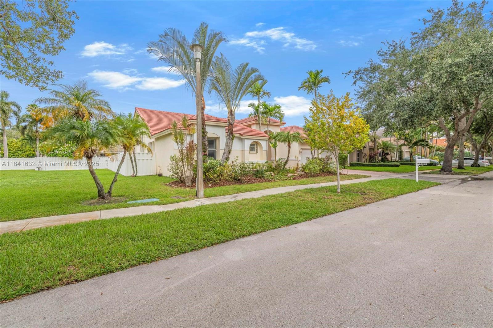 1530 NW 182nd Ter, Pembroke Pines, Florida image 5