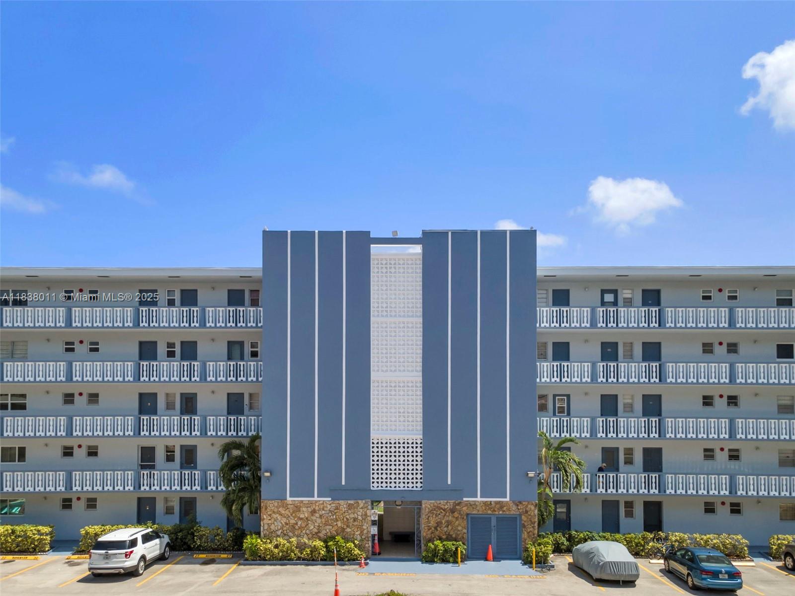 233 NE 14th Ave #108, Hallandale Beach, Florida image 1