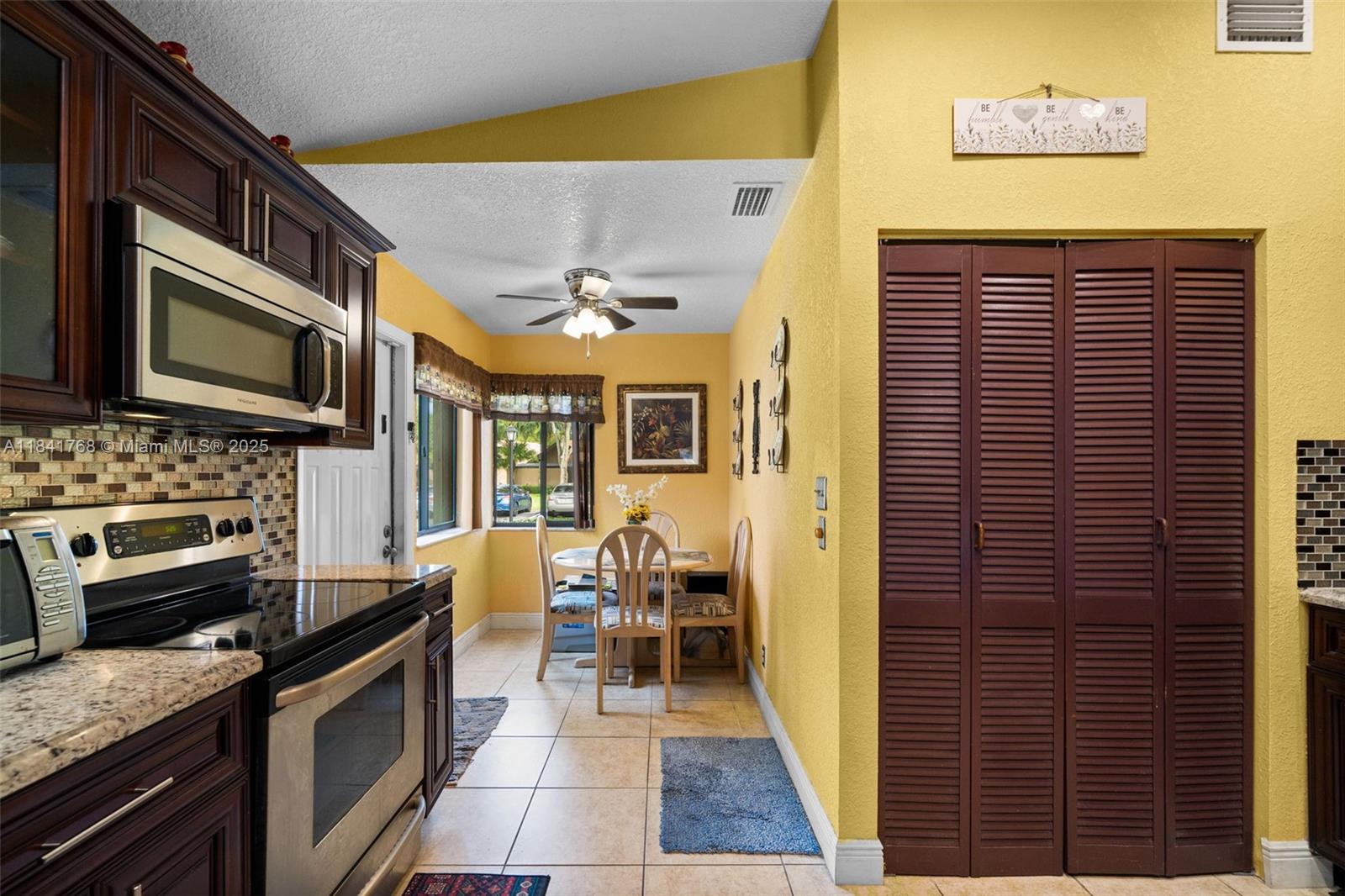 9535 NW 38th Pl, Sunrise, Florida image 14