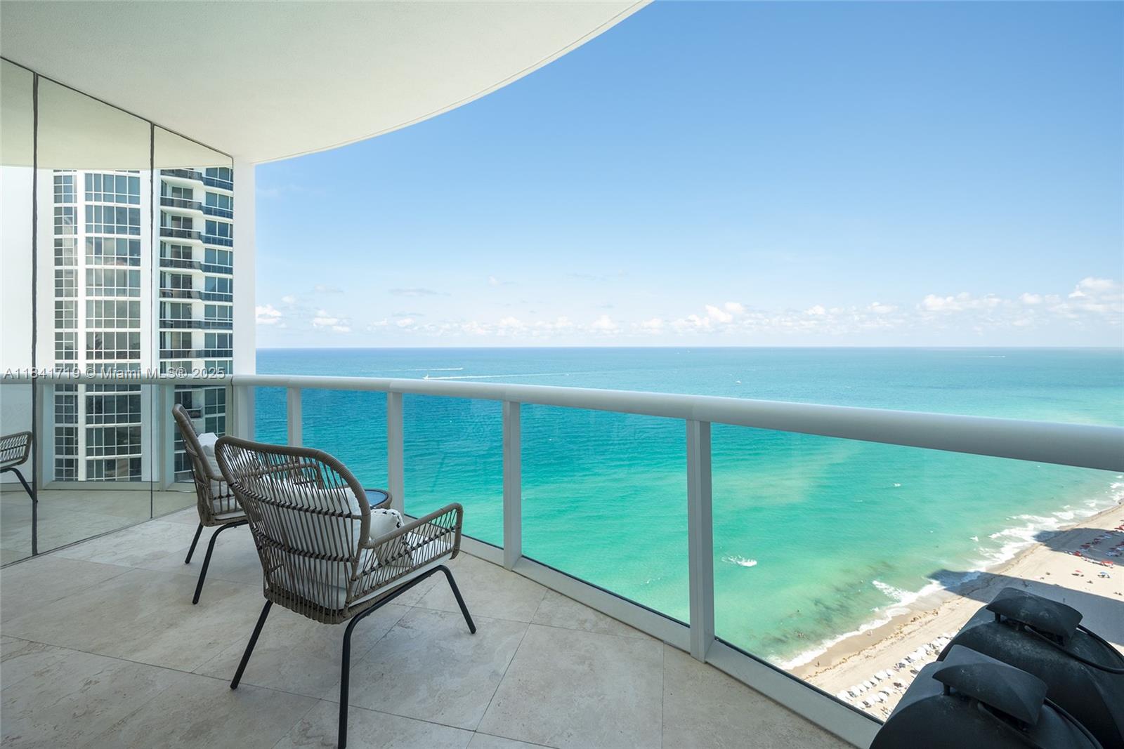 Apartamento à Venda em Sunny Isles Beach, FL