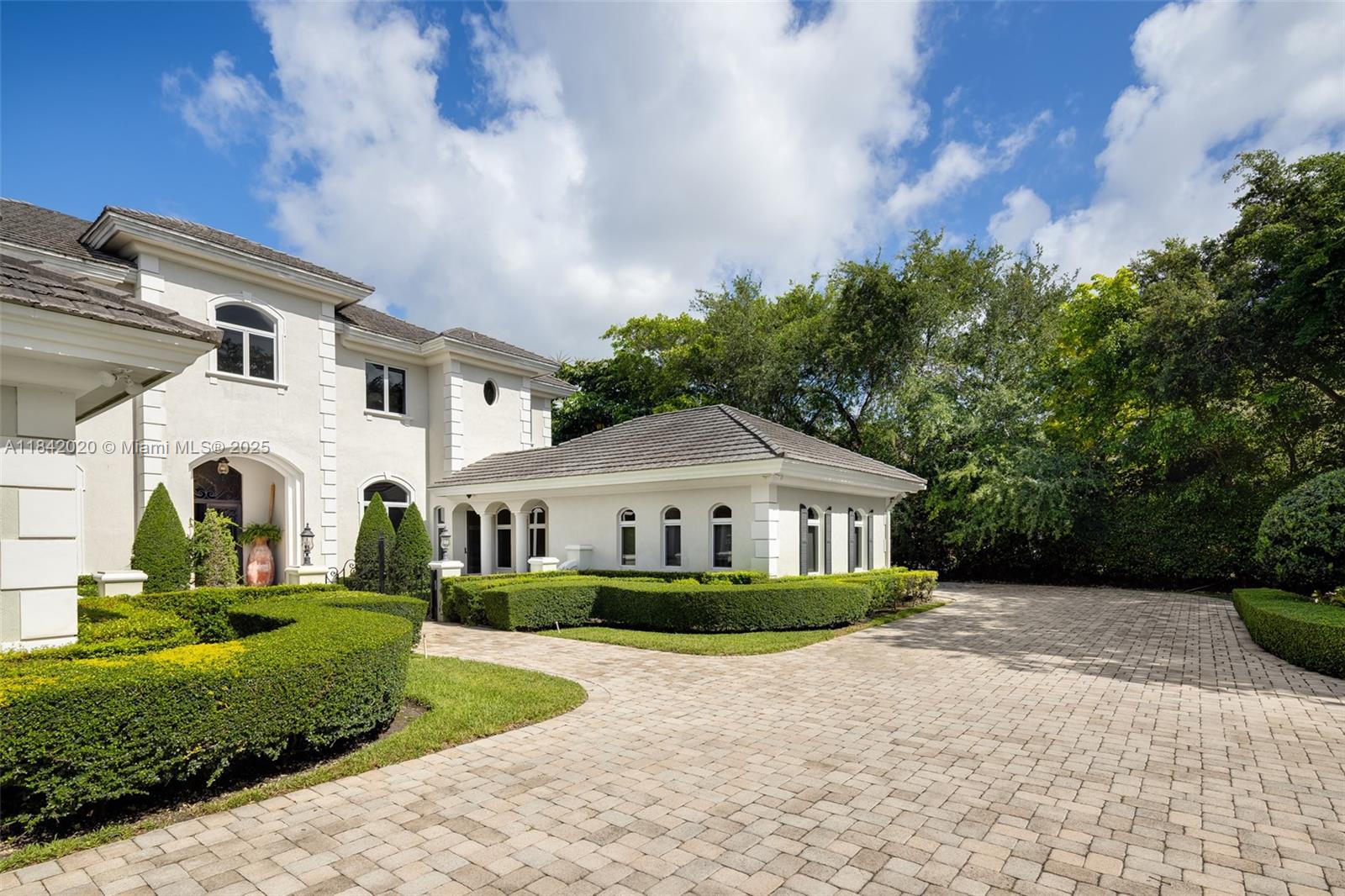 8252 School House Rd, Miami, Florida image 3