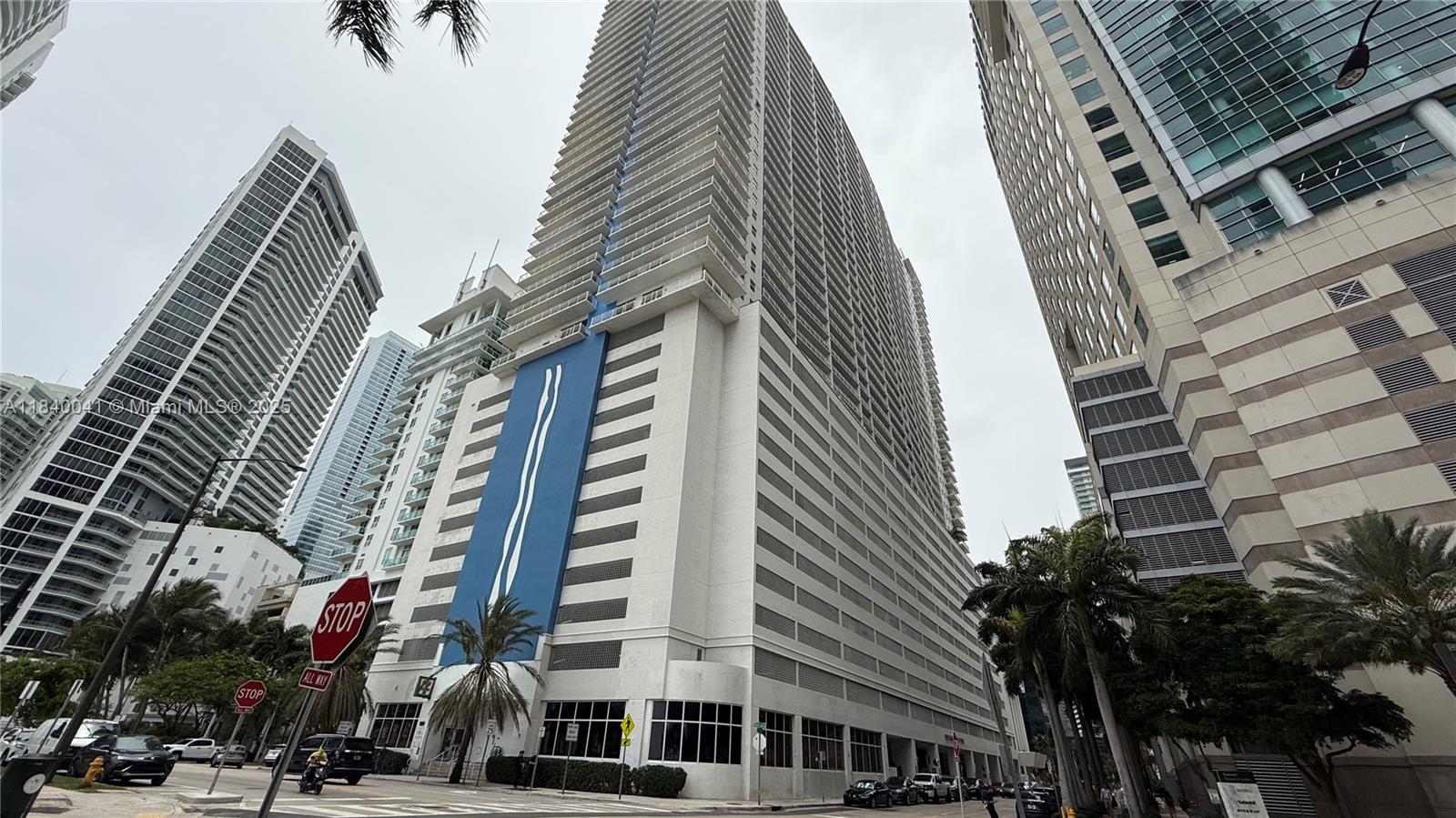 Bright and fully furnished studio currently listed on all short term rental platforms such as Airbnb. Perfect opportunity for investors. Spacious balcony, floor to ceiling windows with lots of lighting. Prime location right in the heart of Brickell. Building includes great amenities: two pools, Jacuzzi, gym, social room, children's play room. Walking distance to Brickell City Center, trendy restaurants, supermarkets and more.