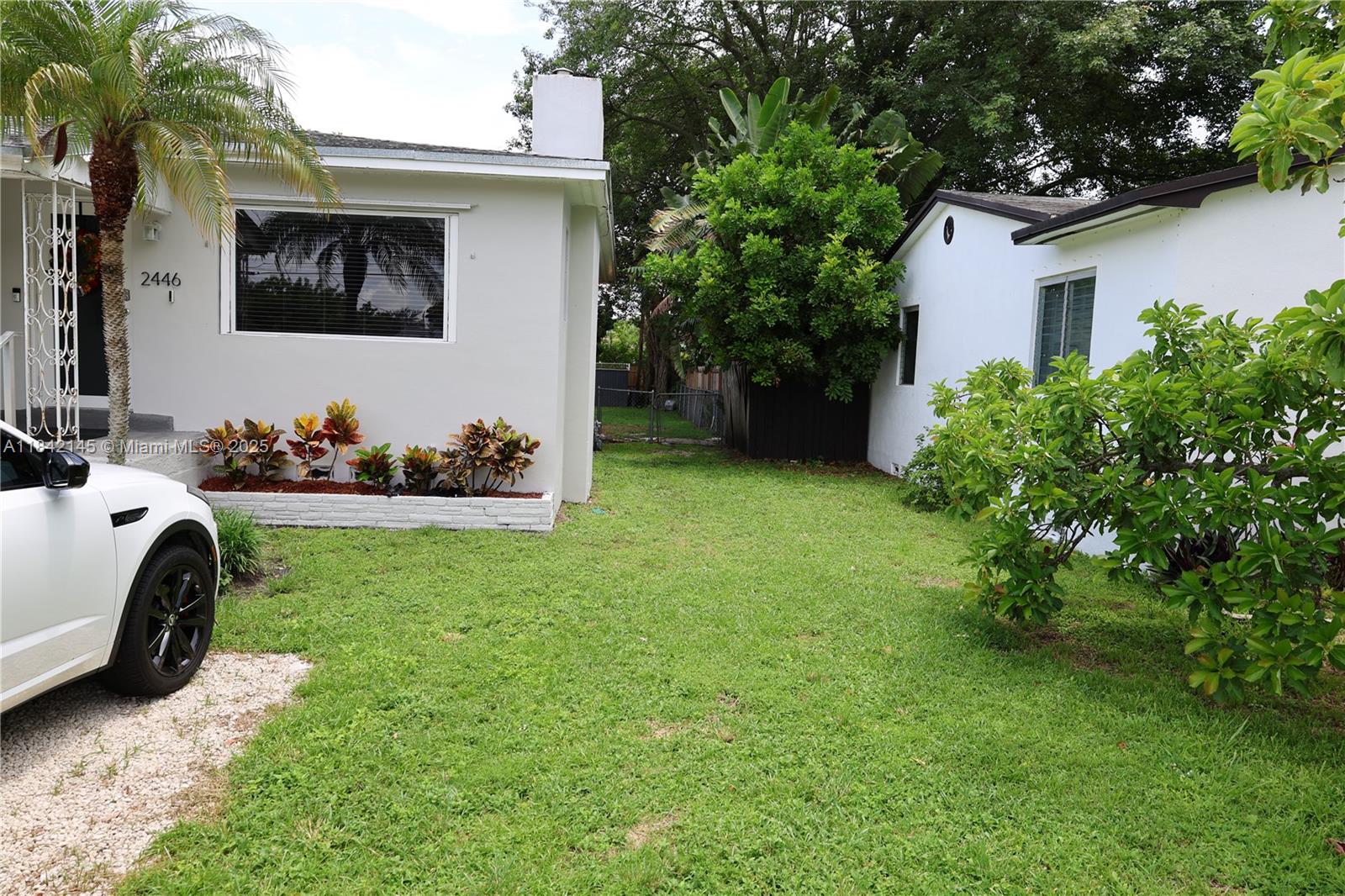 2446 Grant St, Hollywood, Florida image 3
