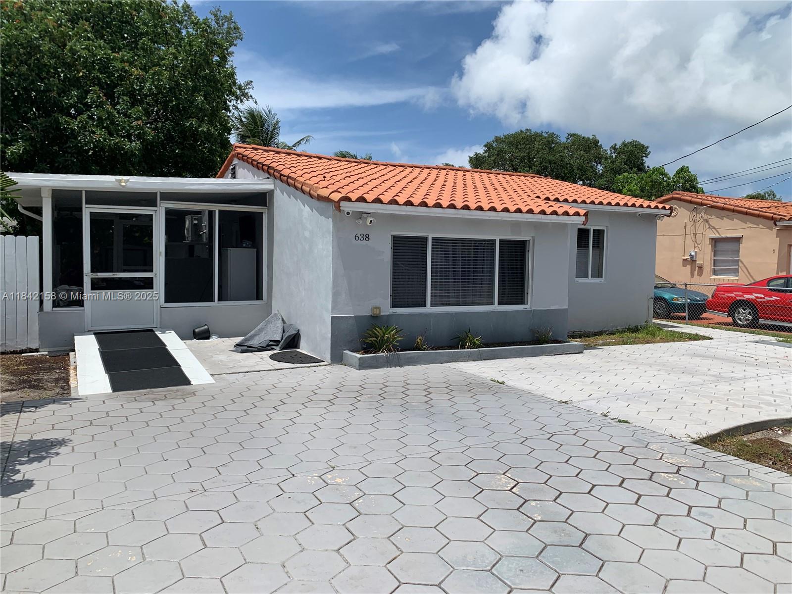 638 SW 10th St, Hallandale Beach, Florida image 2