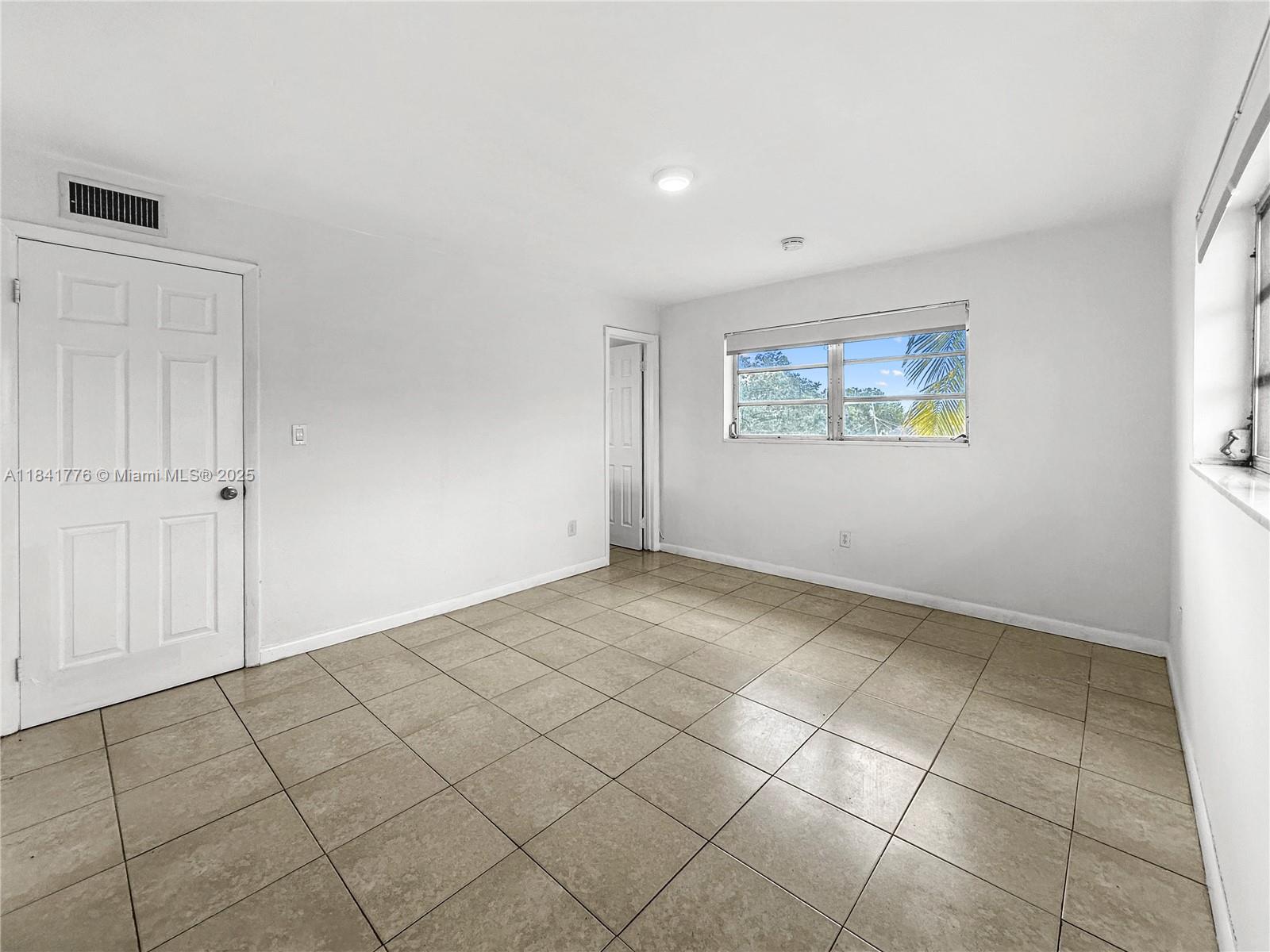 770 NE 128th St #303, North Miami, Florida image 17