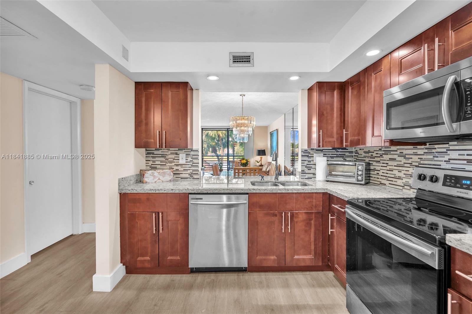 1101 Colony Point Cir #207, Pembroke Pines, Florida image 3