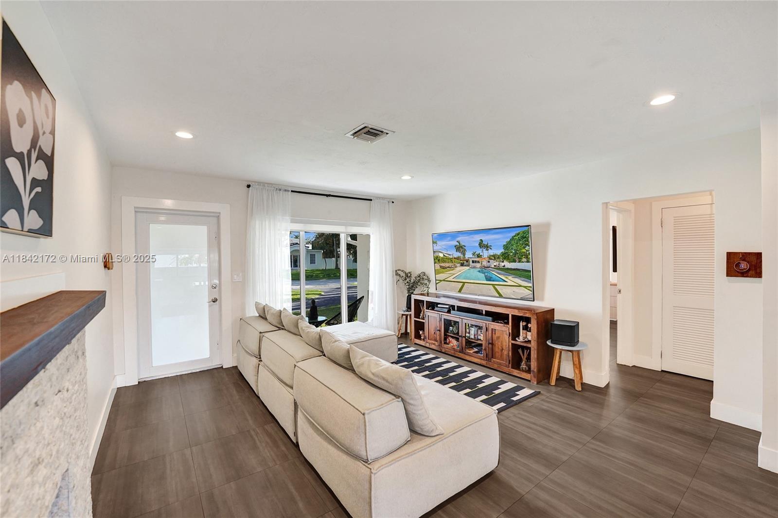 1440 Grant St, Hollywood, Florida image 9