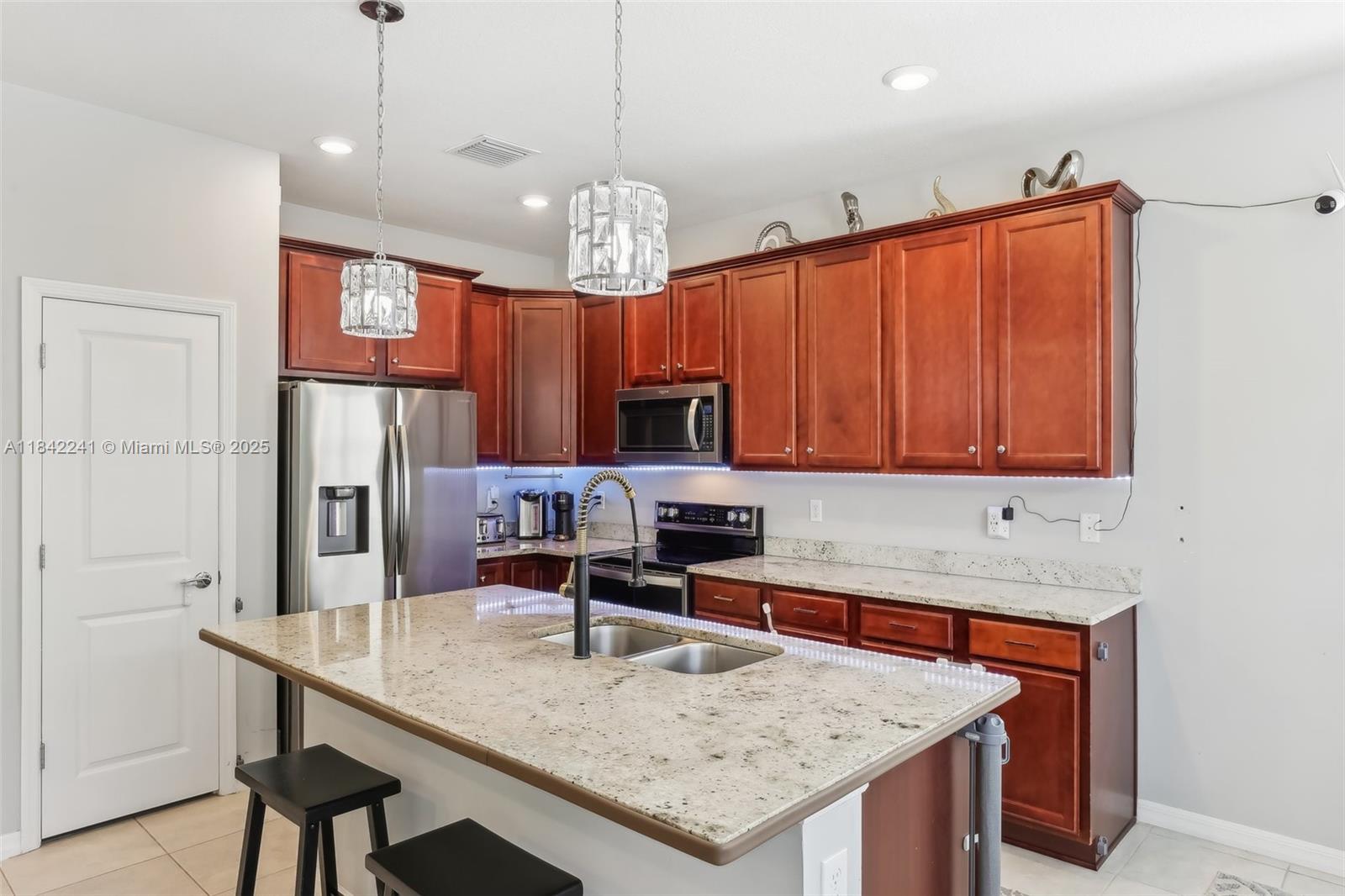 1402 Myrtle Oak Ter, Hollywood, Florida image 12