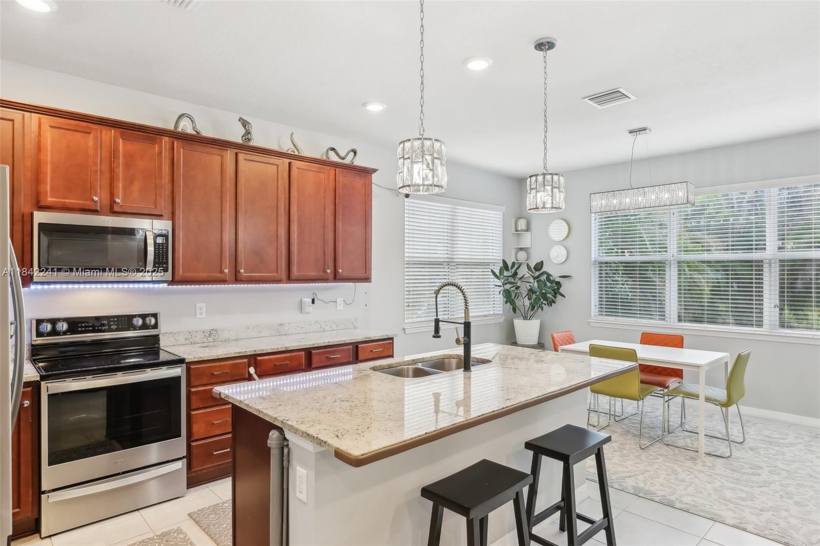 1402 Myrtle Oak Ter, Hollywood, Florida image 15