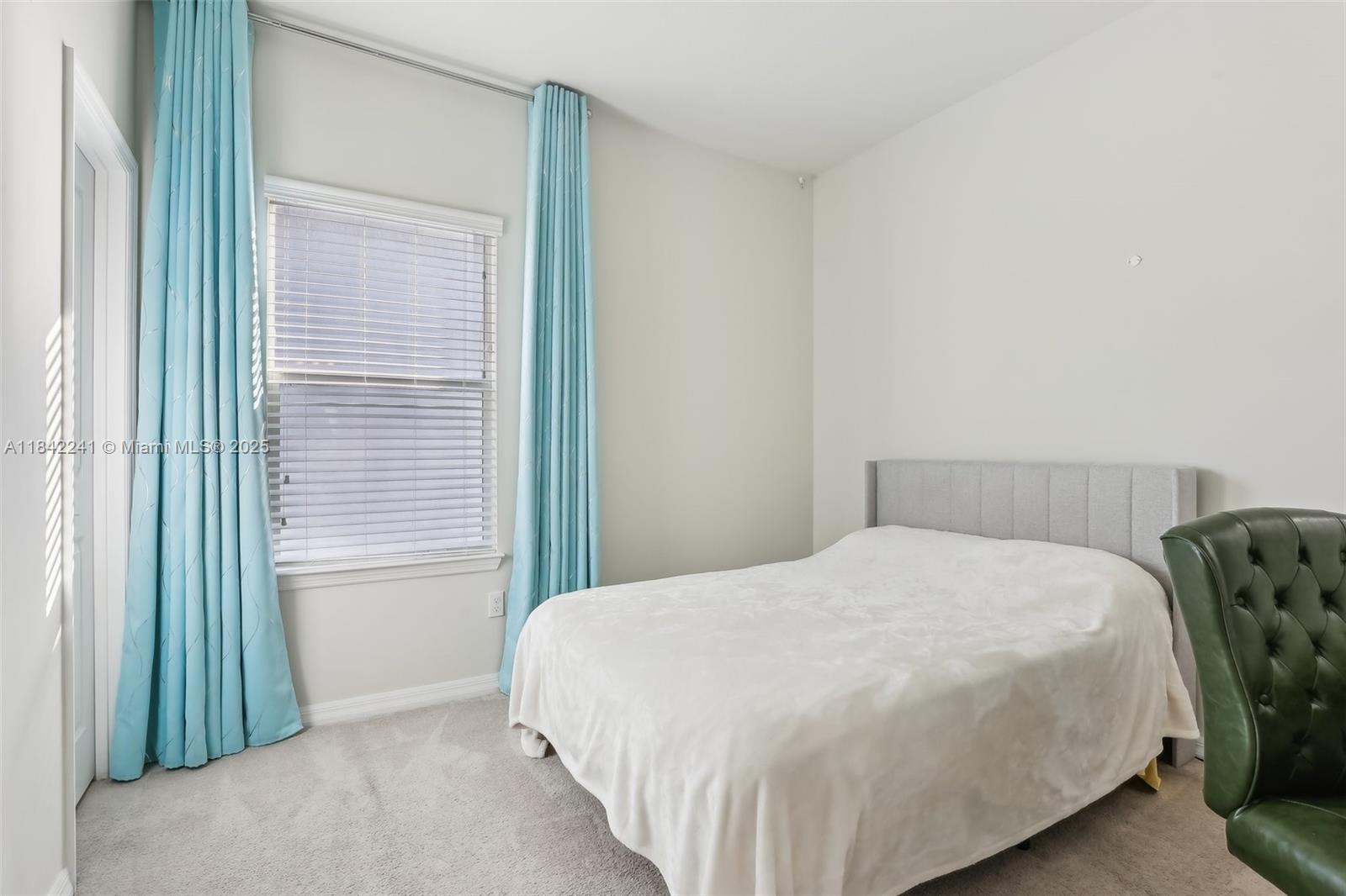 1402 Myrtle Oak Ter, Hollywood, Florida image 33