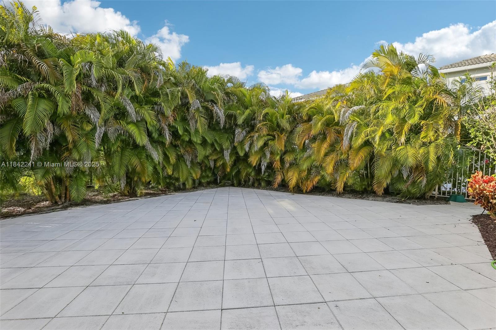 1402 Myrtle Oak Ter, Hollywood, Florida image 46