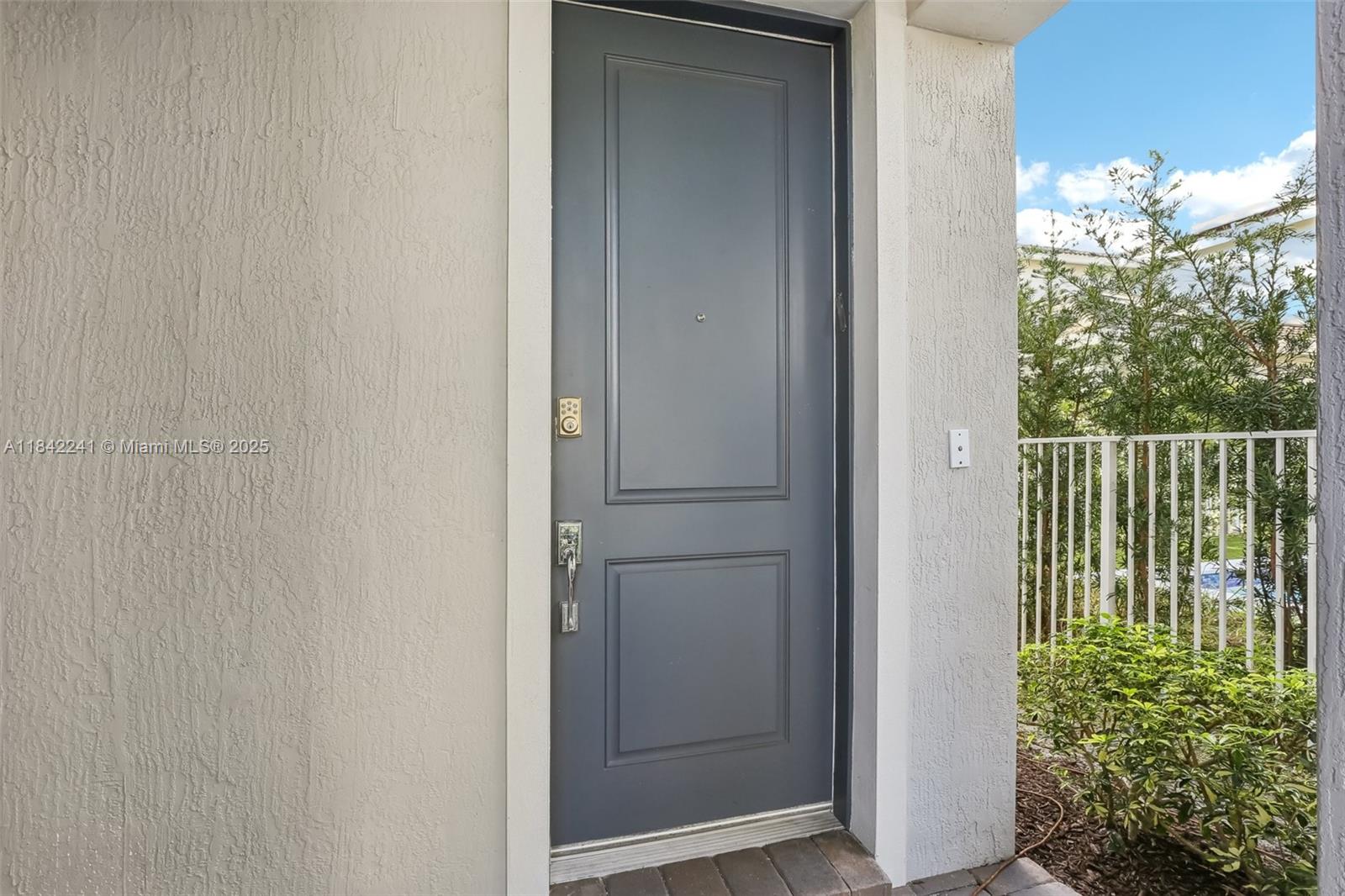 1402 Myrtle Oak Ter, Hollywood, Florida image 5