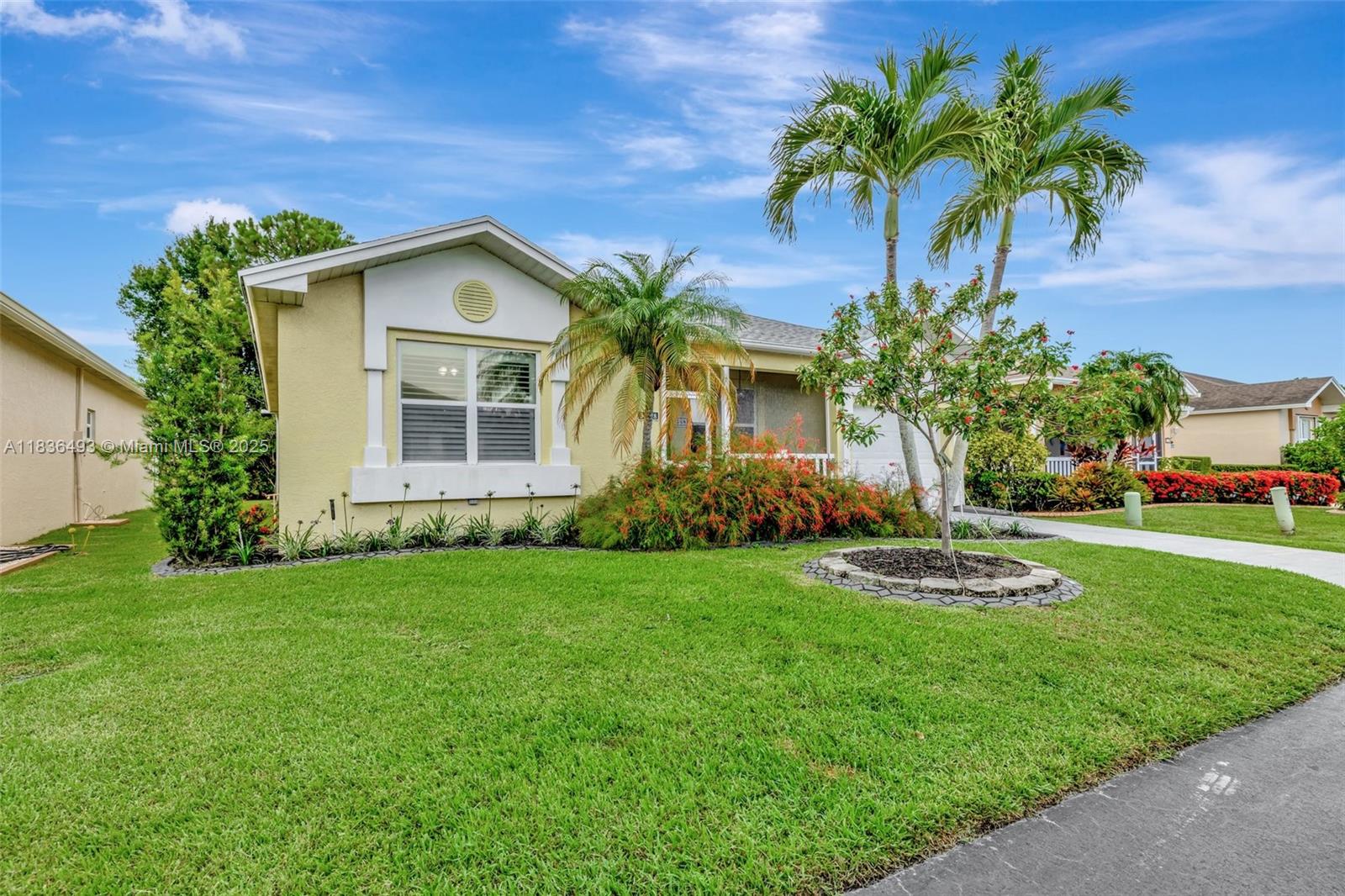 568 NW Cortina Ln, Port Saint Lucie, Florida image 2