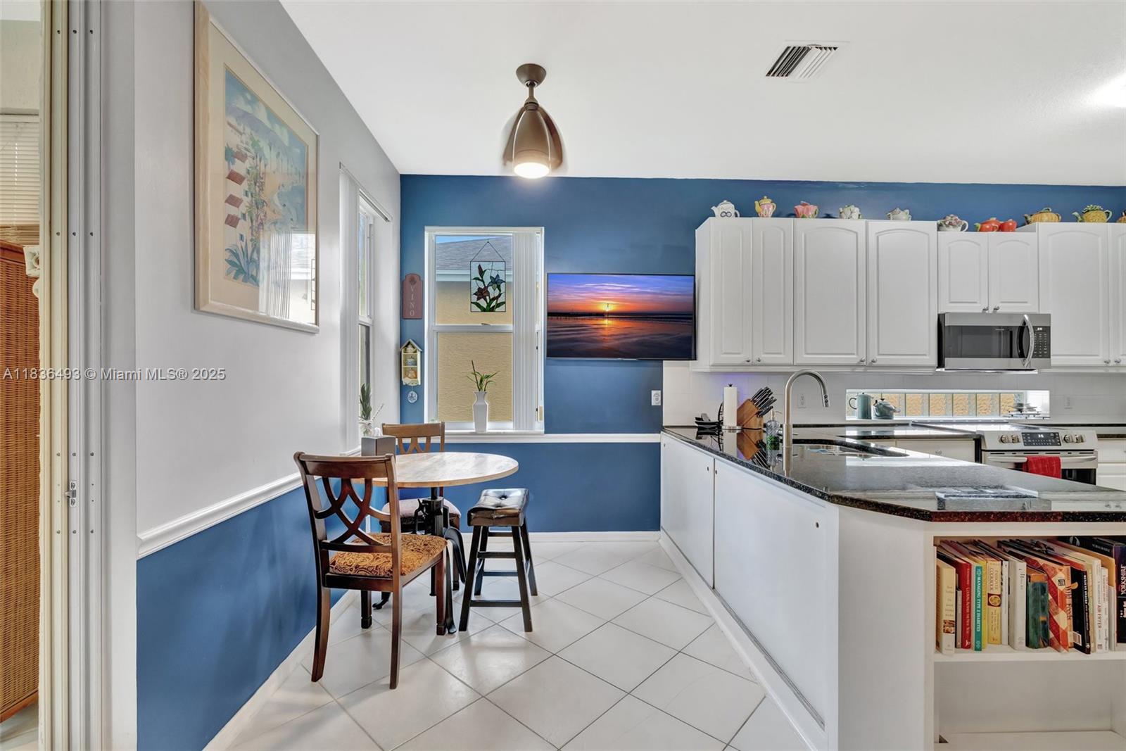 568 NW Cortina Ln, Port Saint Lucie, Florida image 23