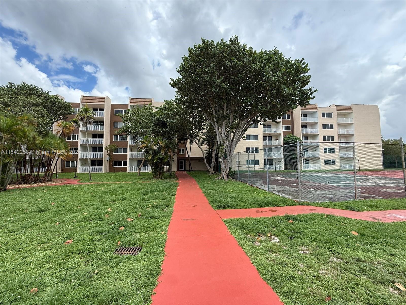 6930 Miami Gardens Dr #1-217A, Hialeah, Florida image 3
