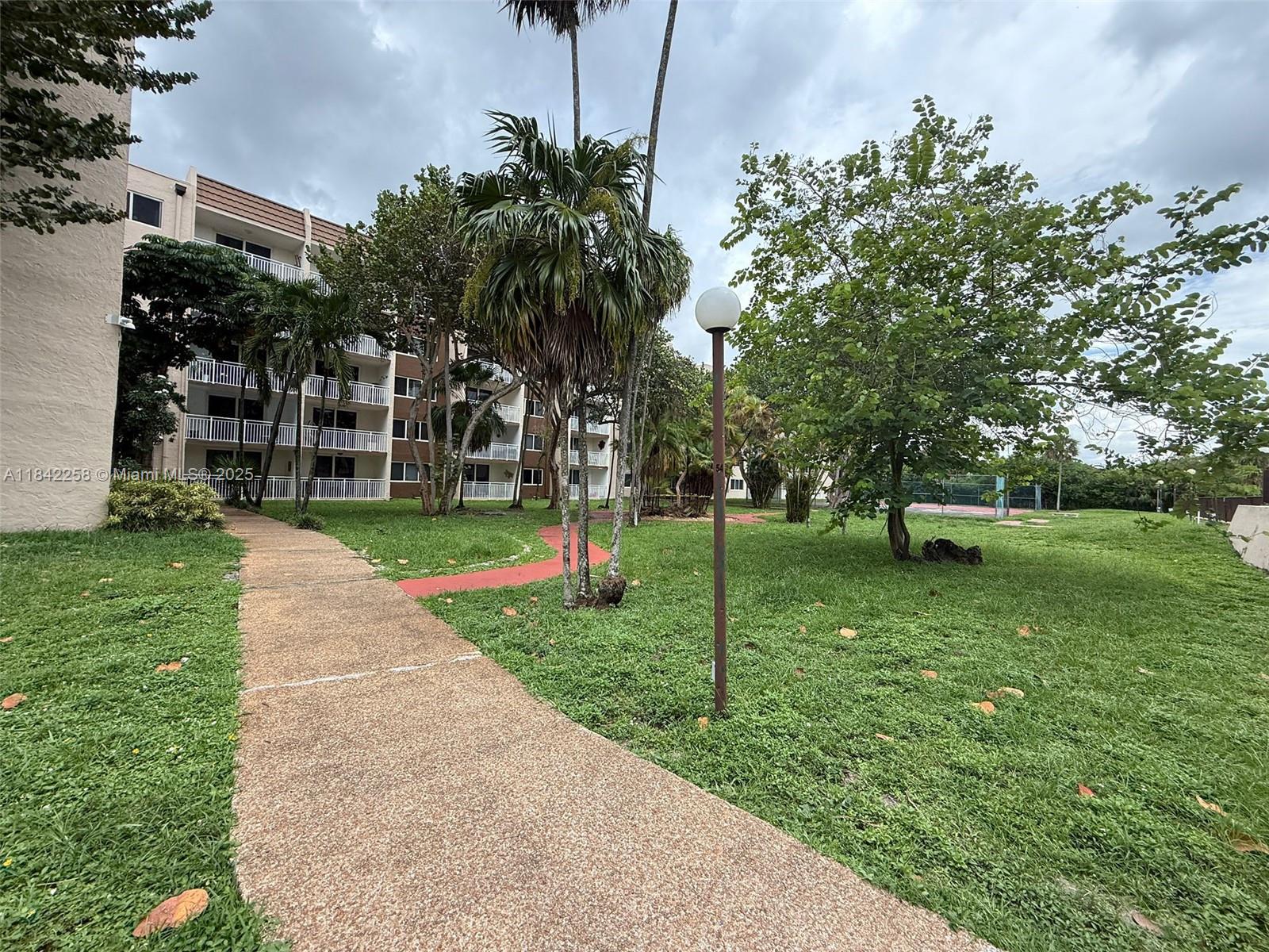 6930 Miami Gardens Dr #1-217A, Hialeah, Florida image 5
