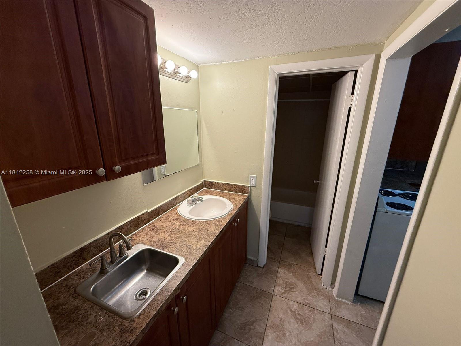 6930 Miami Gardens Dr #1-217A, Hialeah, Florida image 7