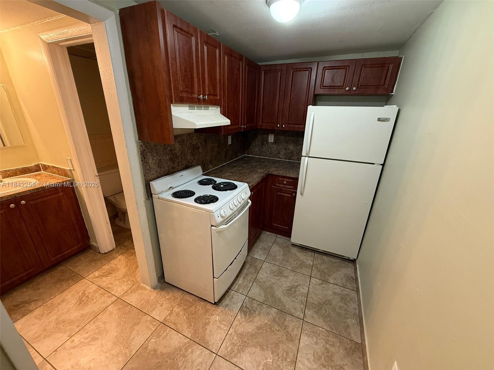 6930 Miami Gardens Dr #1-217A, Hialeah, Florida image 8
