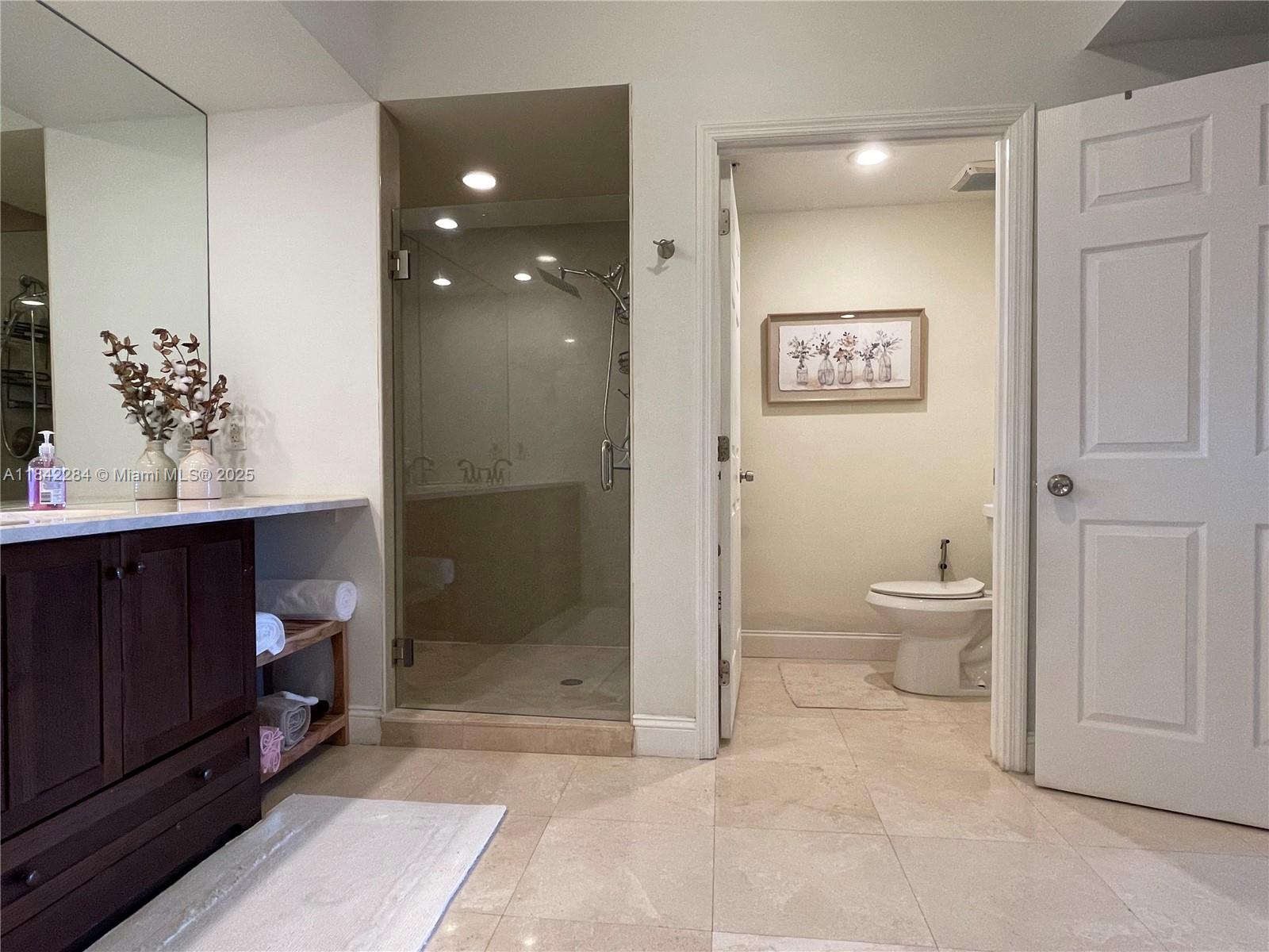 14951 Royal Oaks Ln #808, North Miami, Florida image 19