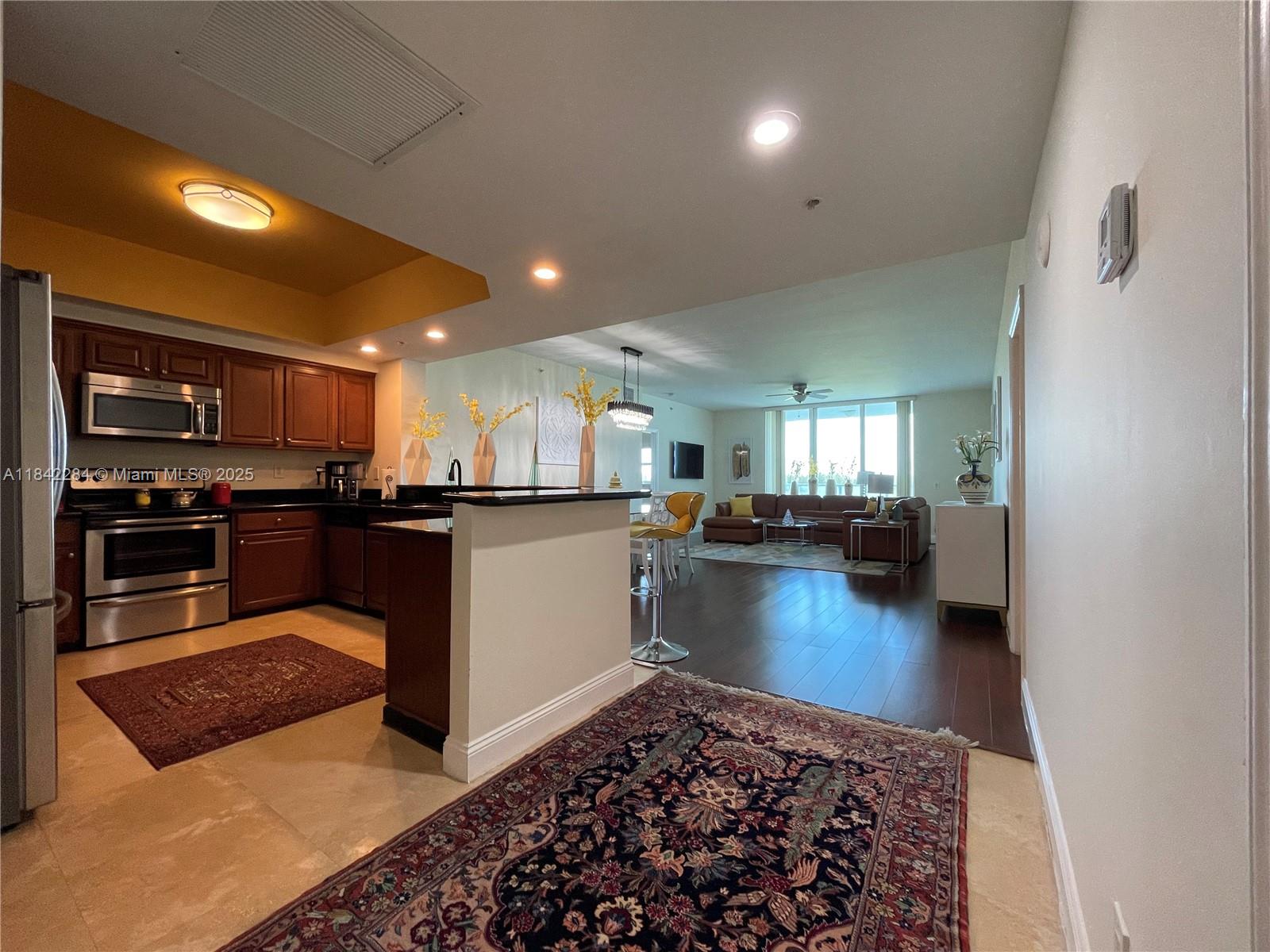 14951 Royal Oaks Ln #808, North Miami, Florida image 5