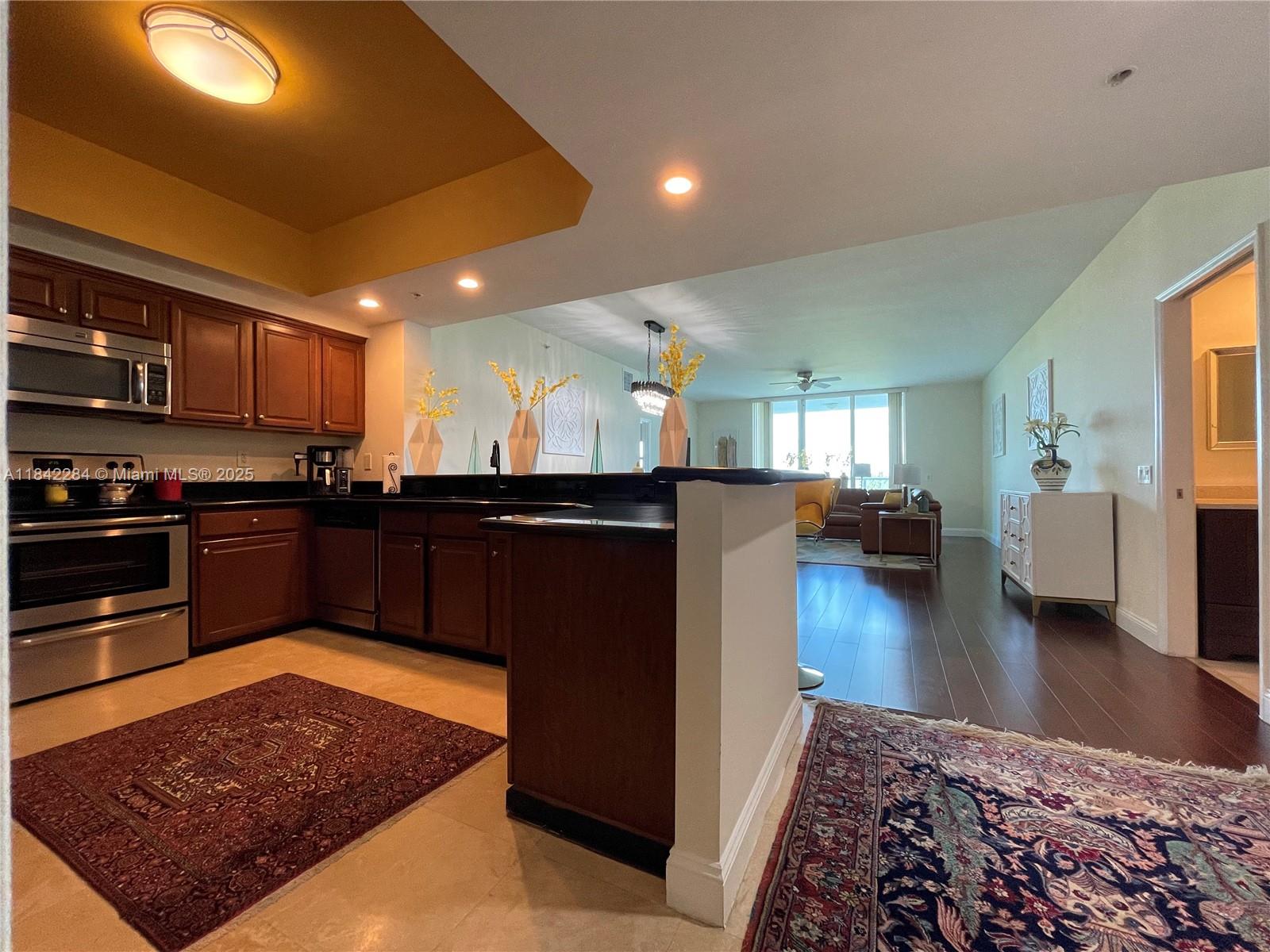 14951 Royal Oaks Ln #808, North Miami, Florida image 6