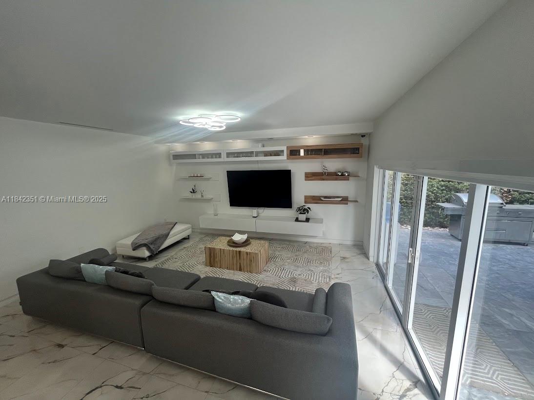 6761 NW 112th Ave, Doral, Florida image 17