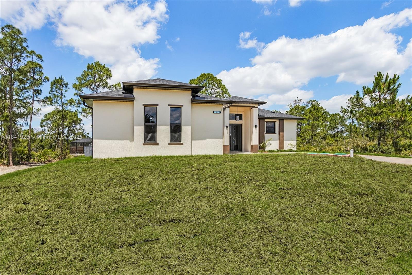 956 Columbus Blvd, Lehigh Acres, Florida image 2