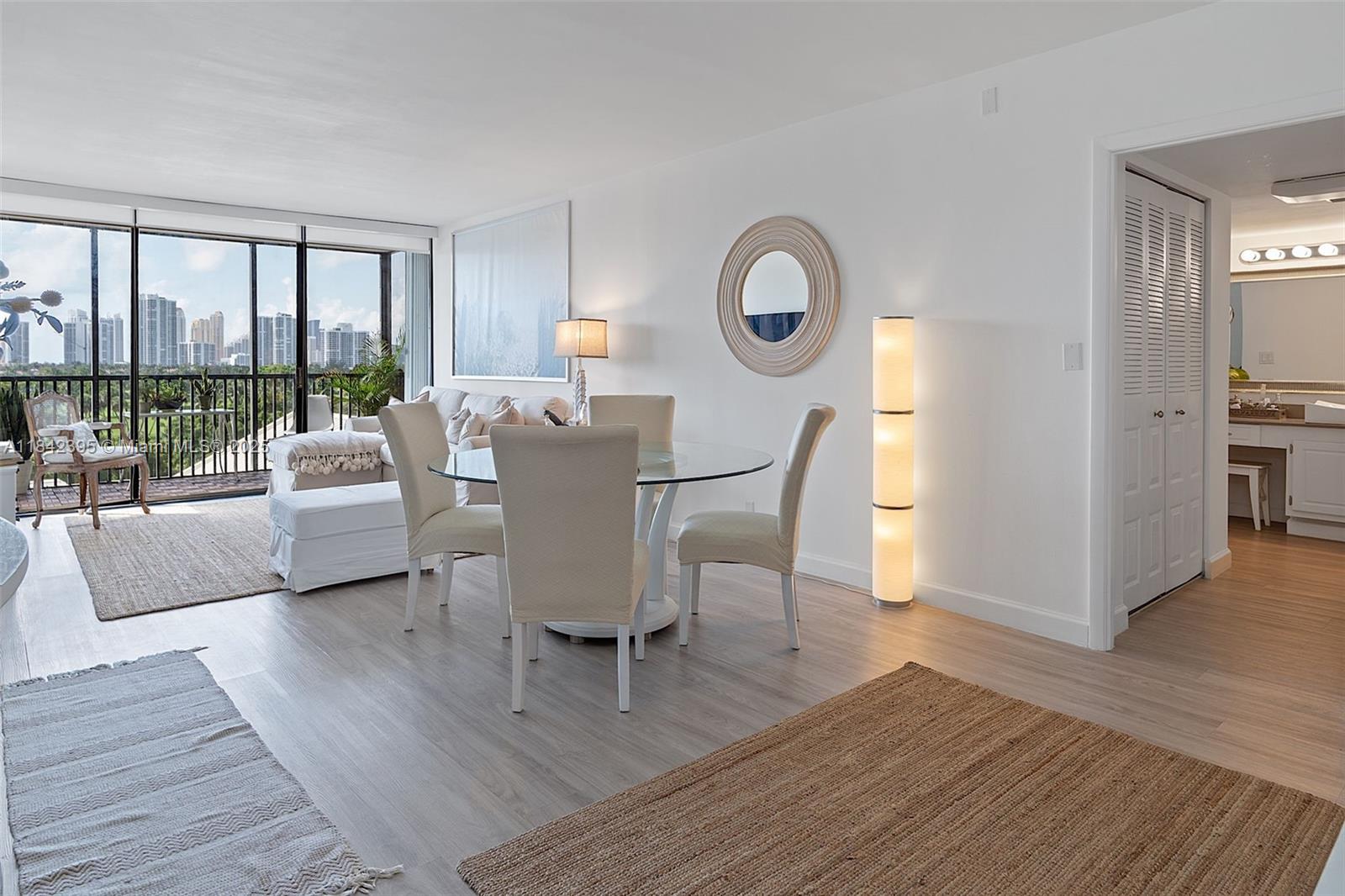 20301 W Country Club Dr #728, Aventura, Florida image 2