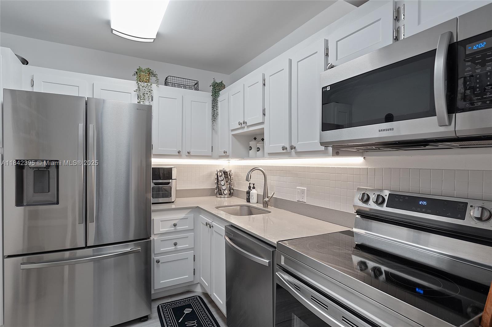 20301 W Country Club Dr #728, Aventura, Florida image 26