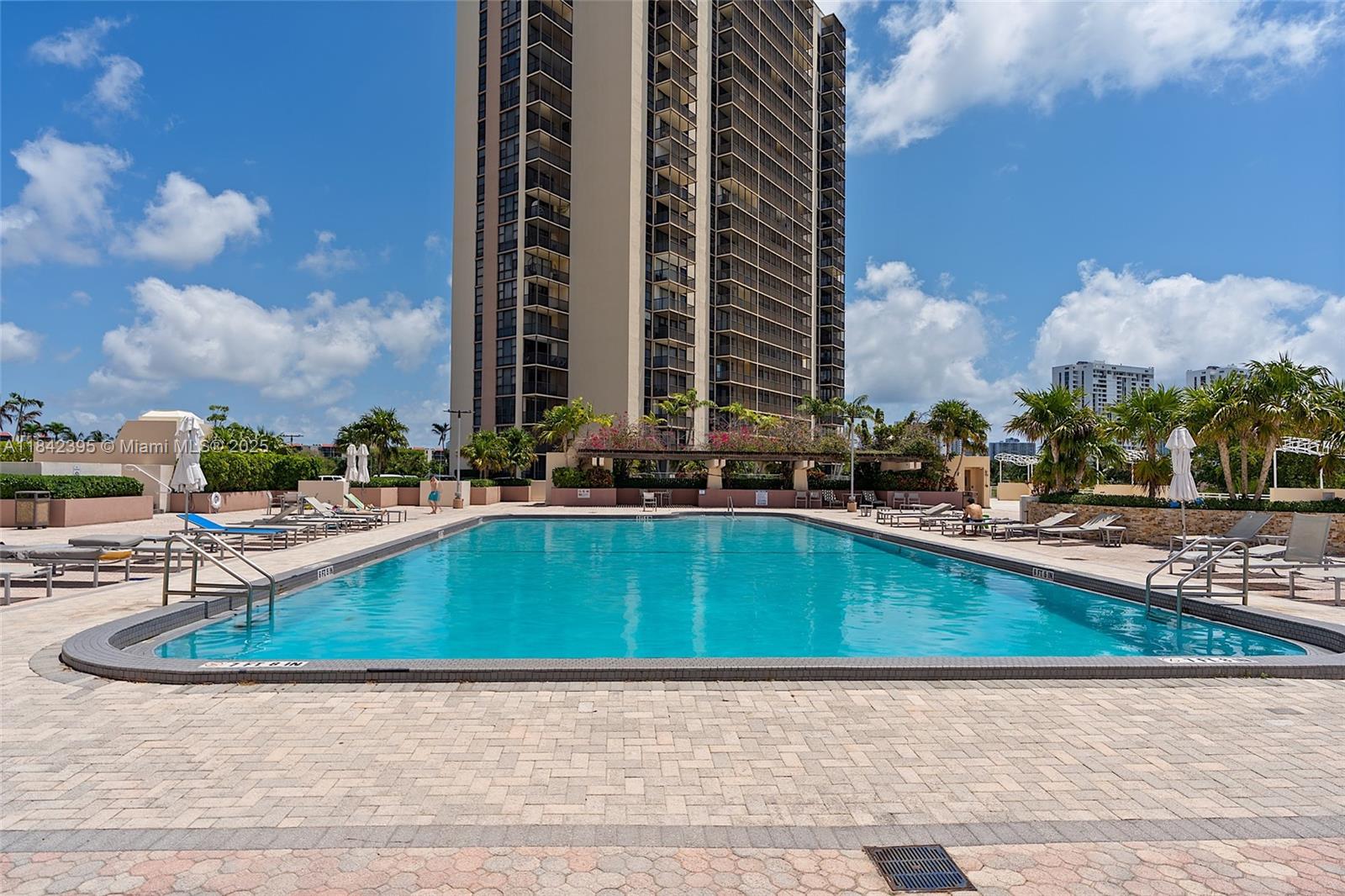 20301 W Country Club Dr #728, Aventura, Florida image 31
