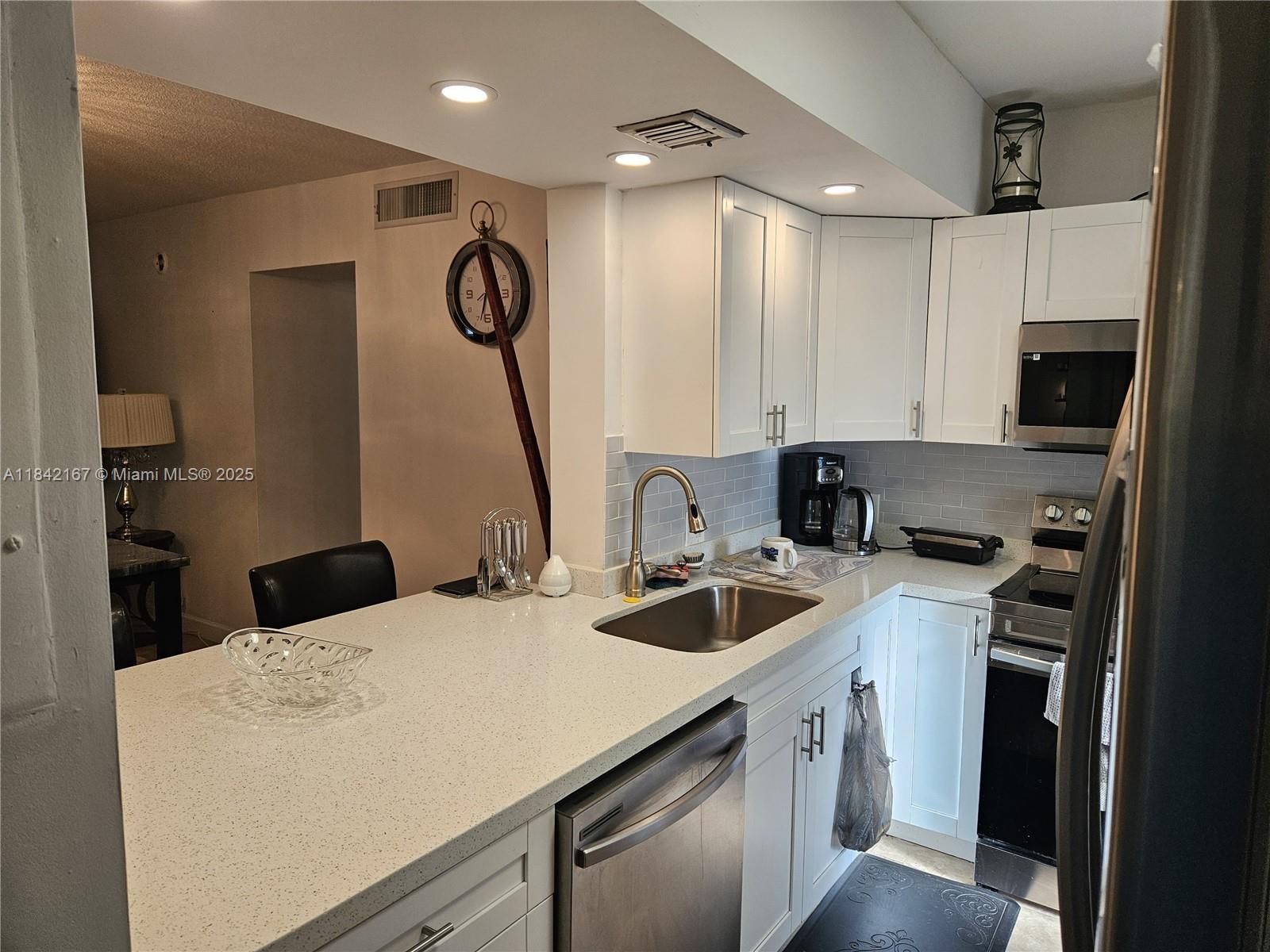 3250 N Palm Aire Dr #103, Pompano Beach, Florida image 14